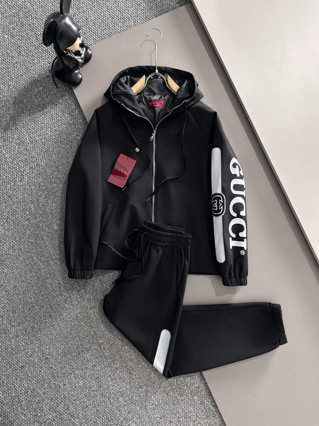 GUCCI 2025 casual outfit