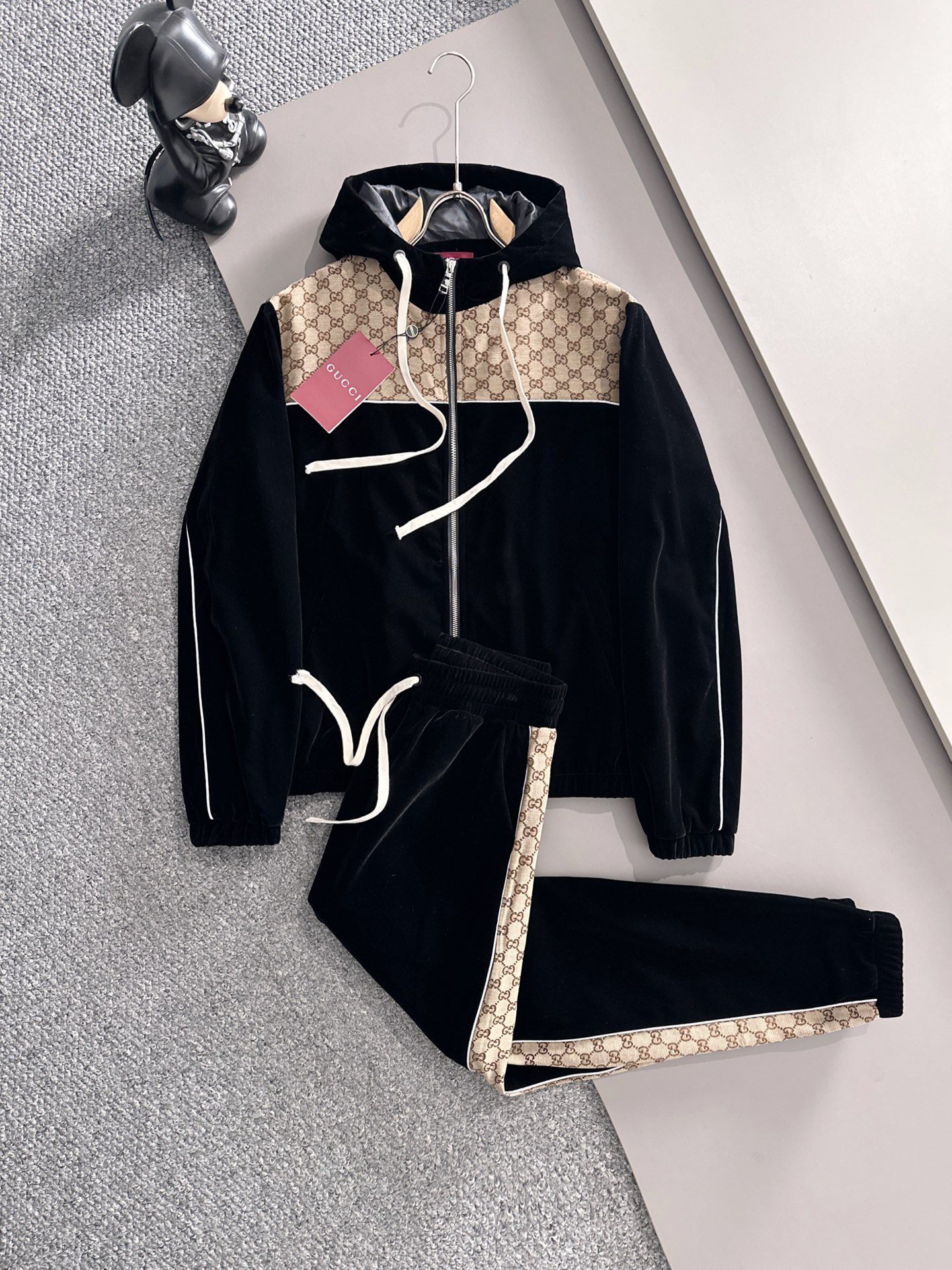 GUCCI 2025 casual outfit