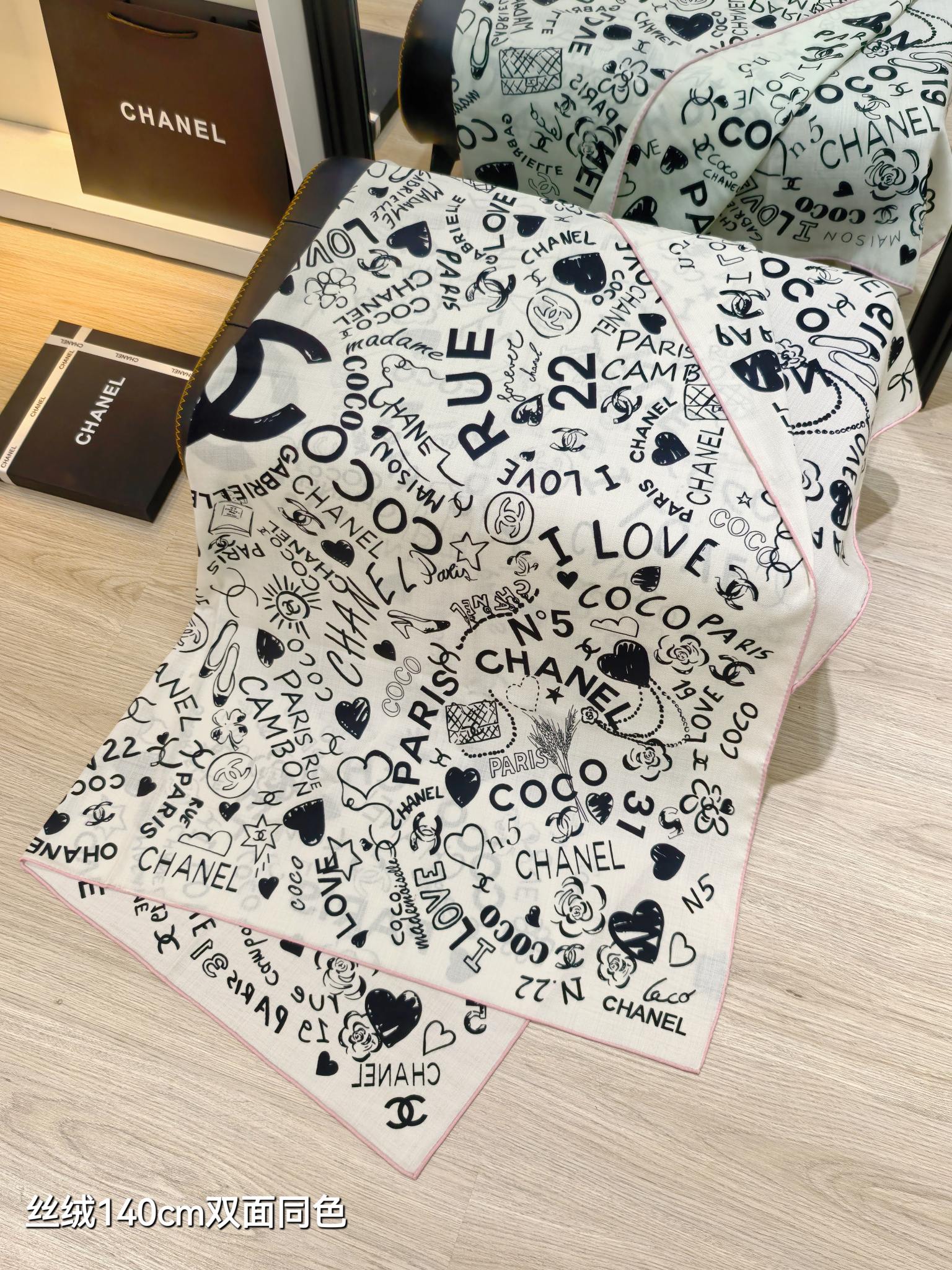 CHANEL 325P graffiti heart accessories 