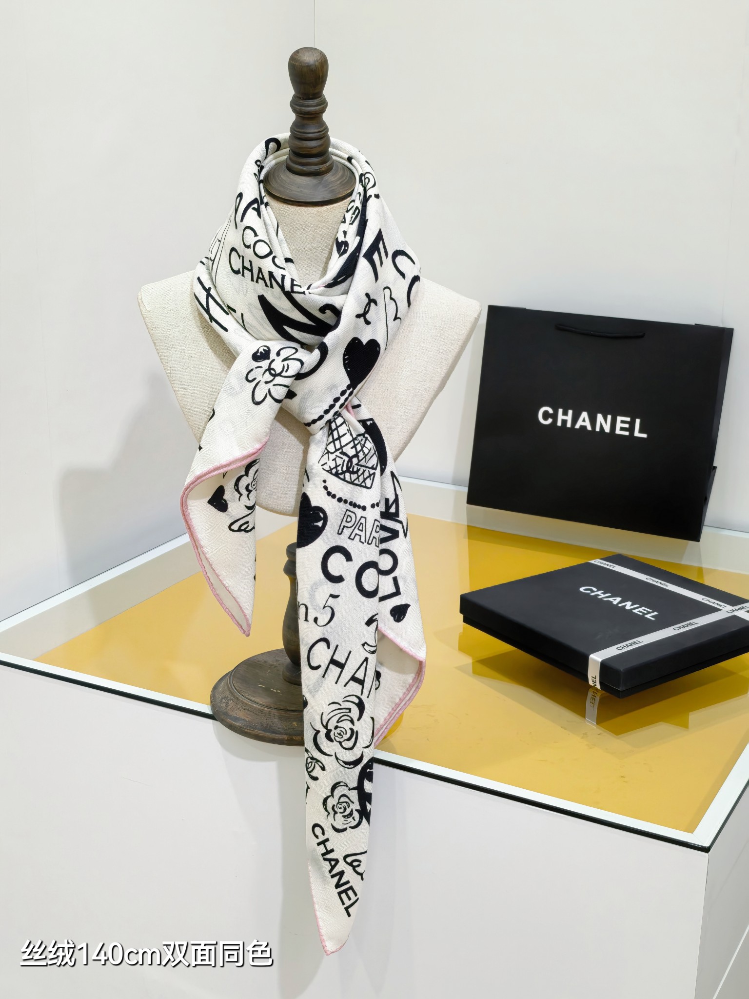 CHANEL 325P graffiti heart accessories 