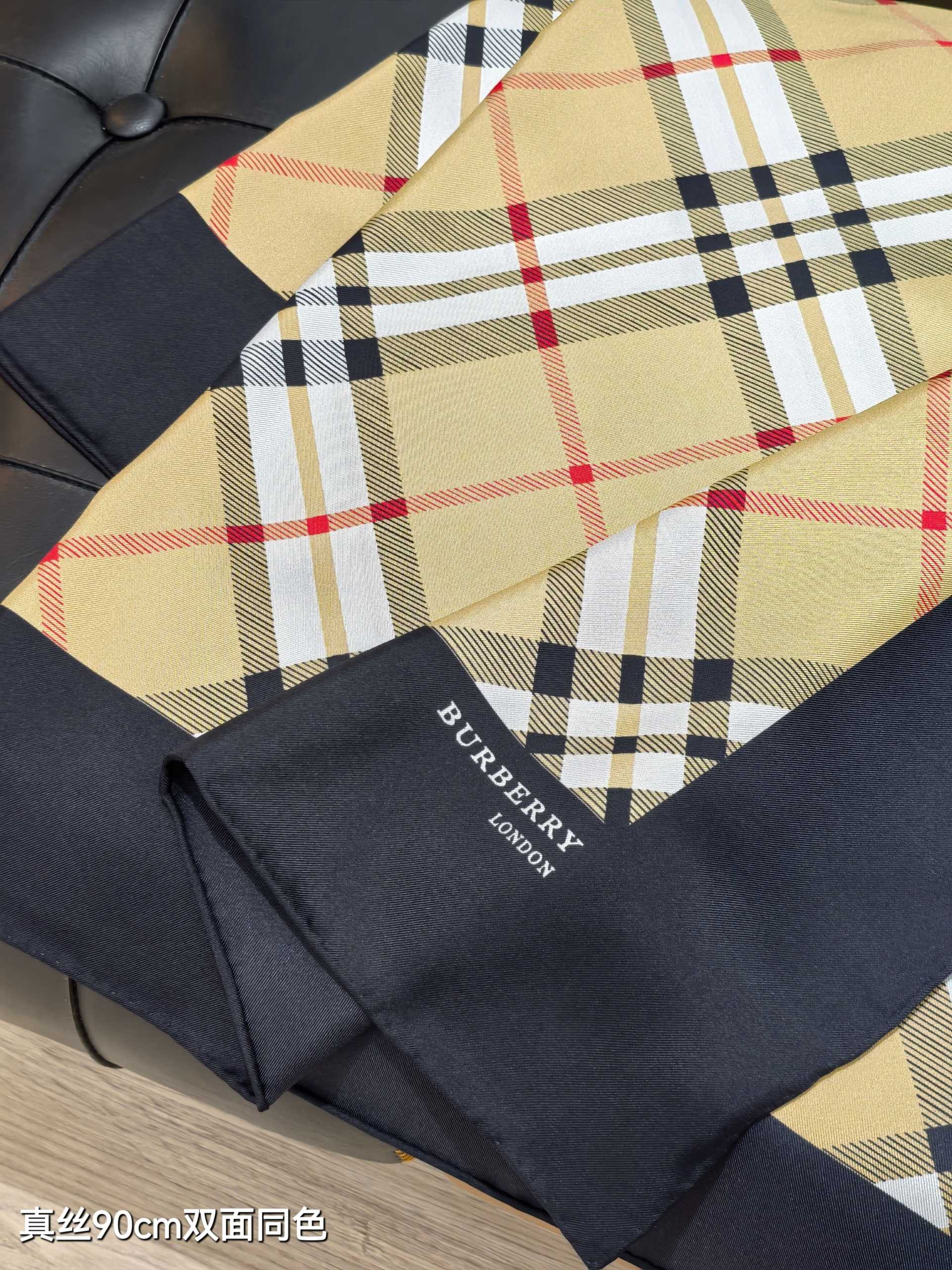 Burberry double-sided same-color scarf