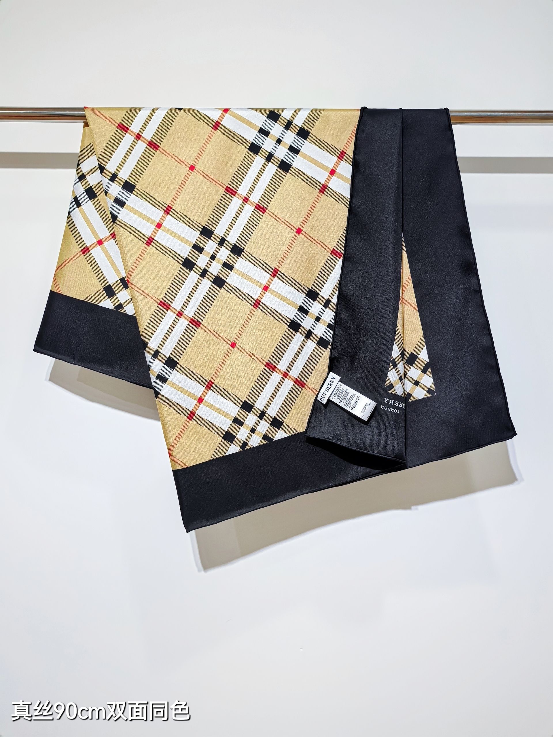 Burberry double-sided same-color scarf