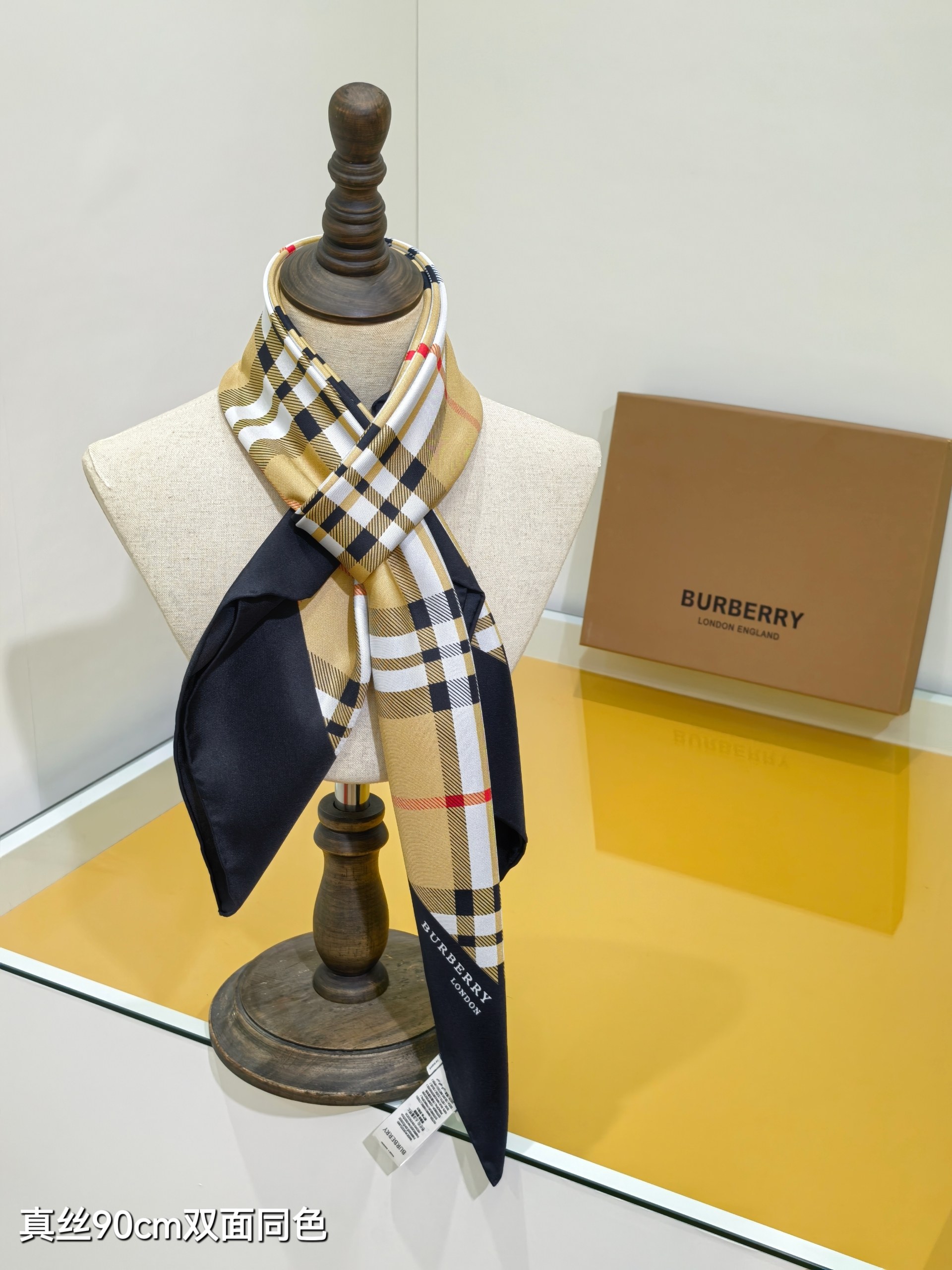 Burberry double-sided same-color scarf