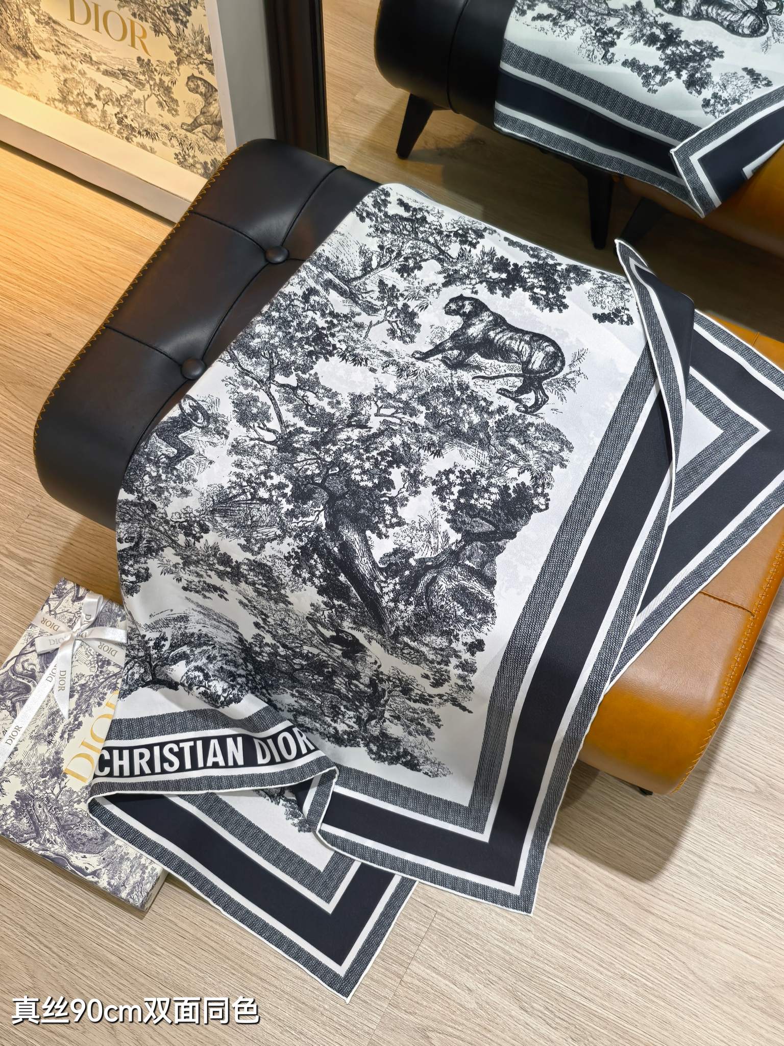 Dior double-sided same-color scarf