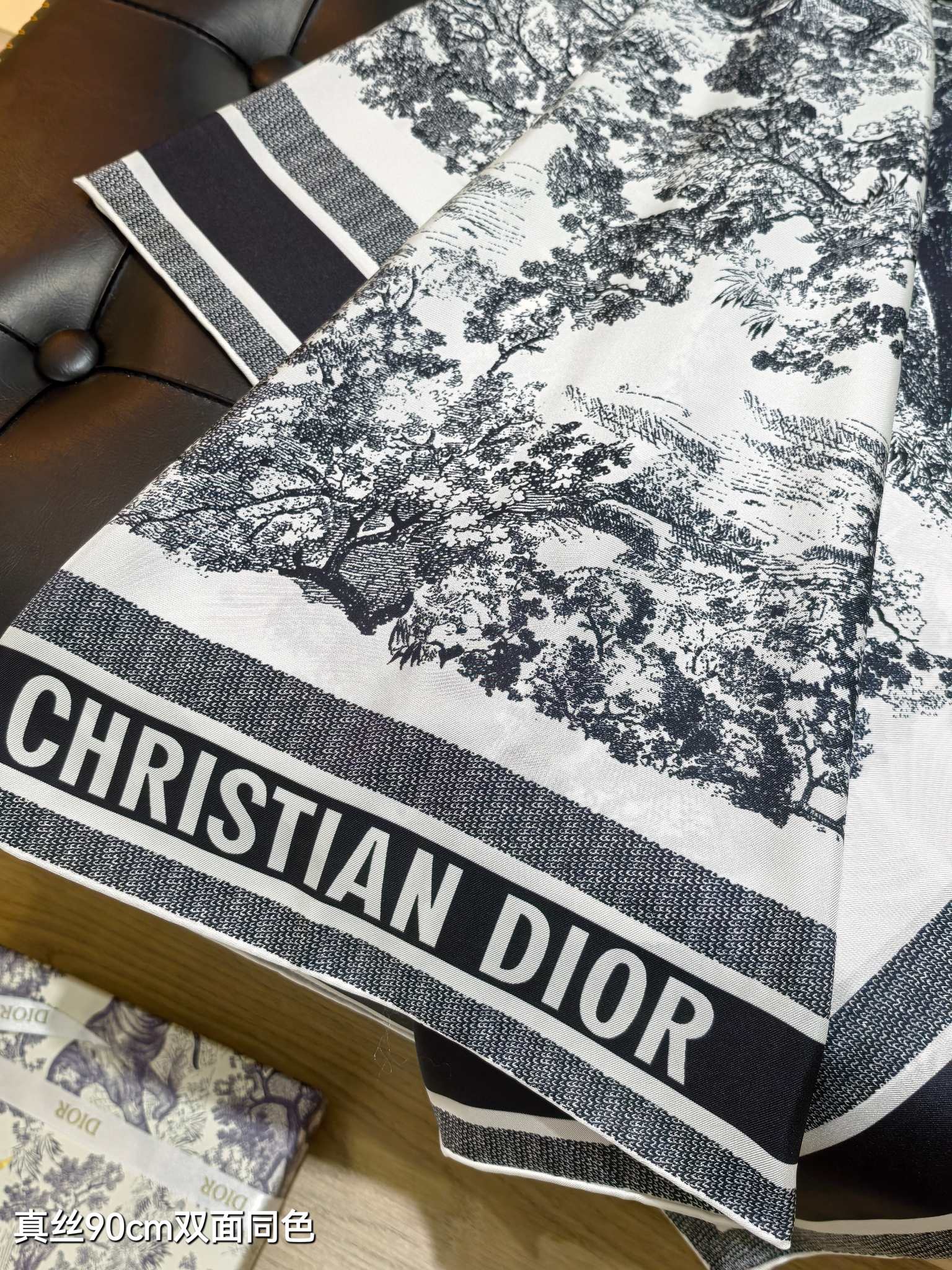 Dior double-sided same-color scarf