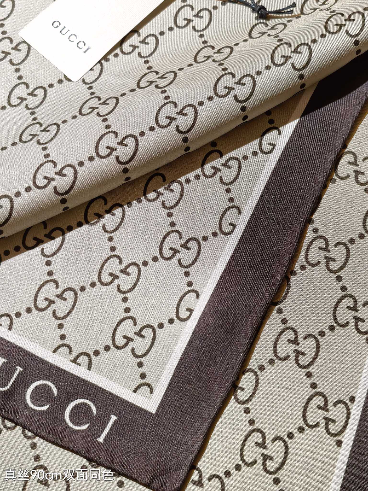 Gucci double-sided same-color scarf