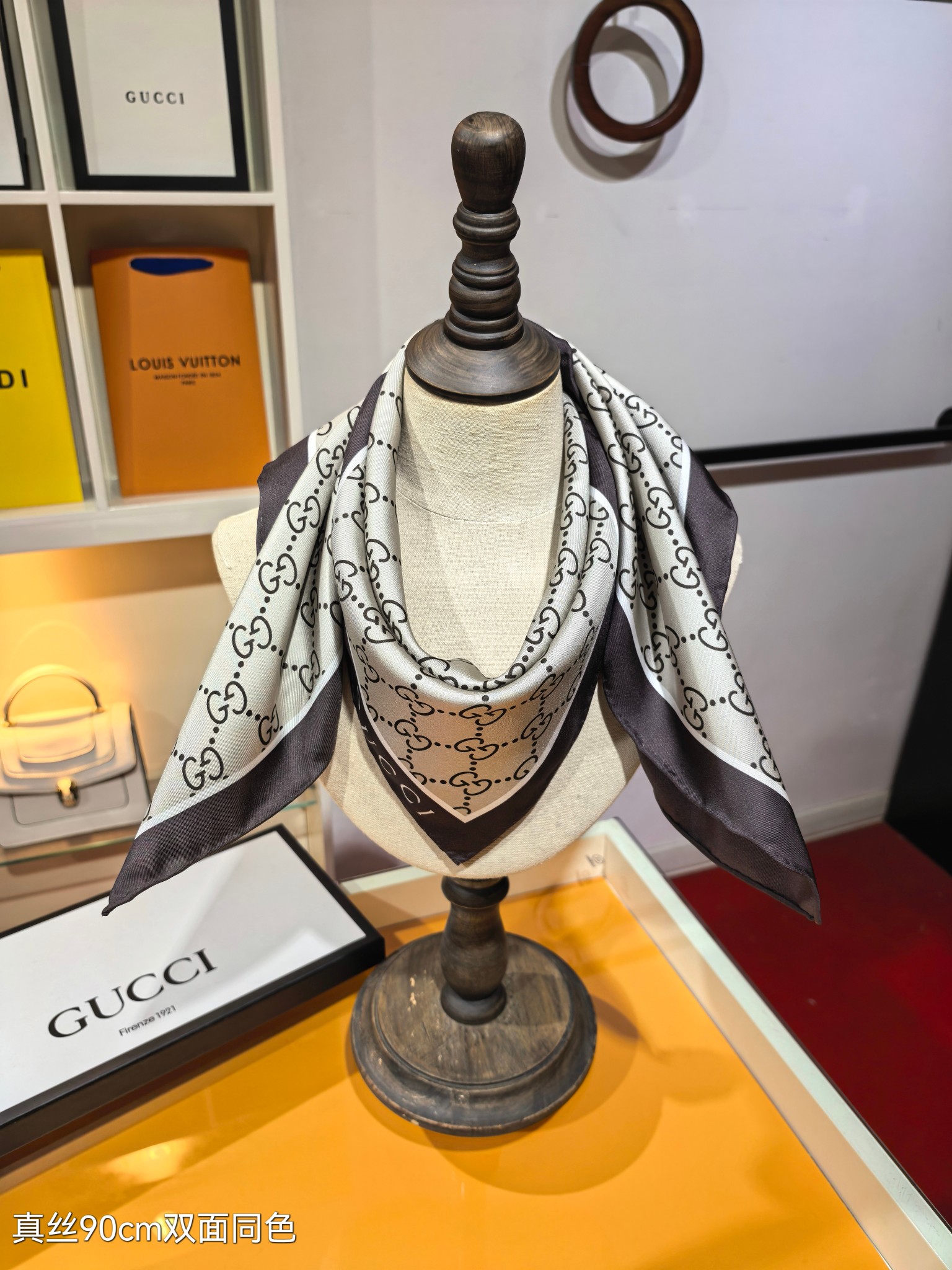 Gucci double-sided same-color scarf