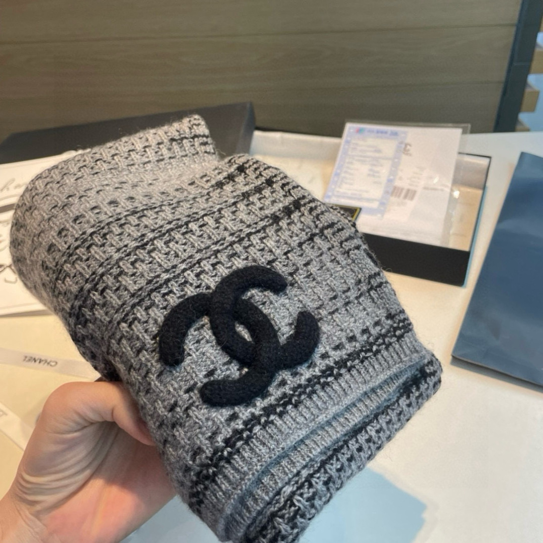 Chanel autumn and winter scarf