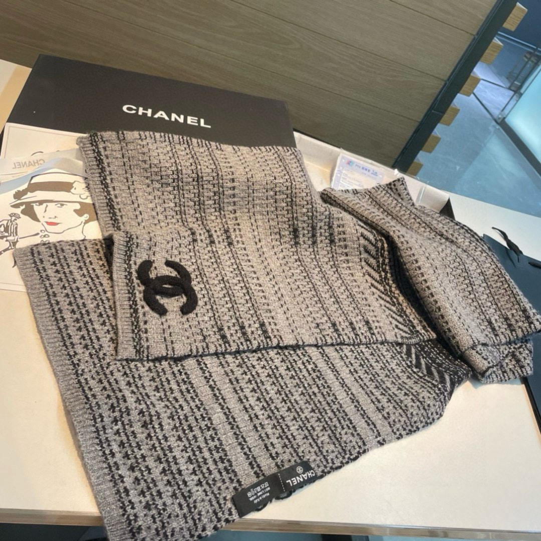 Chanel autumn and winter scarf