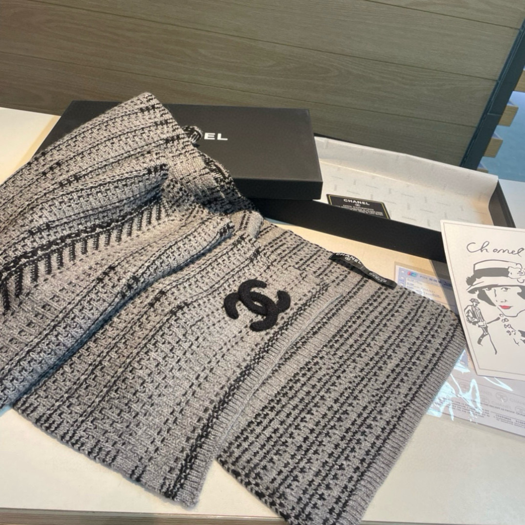 Chanel autumn and winter scarf