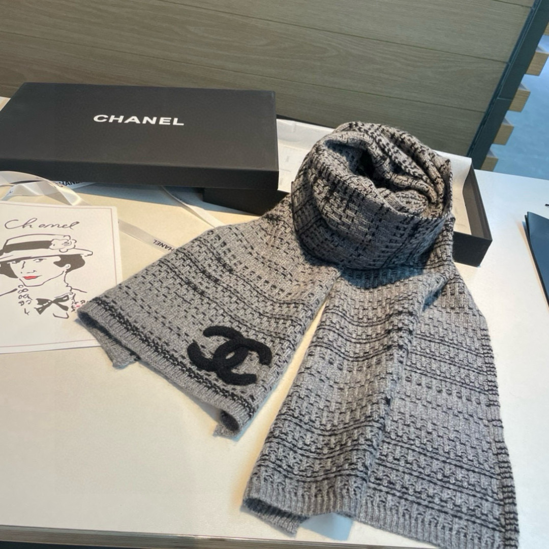 Chanel autumn and winter scarf