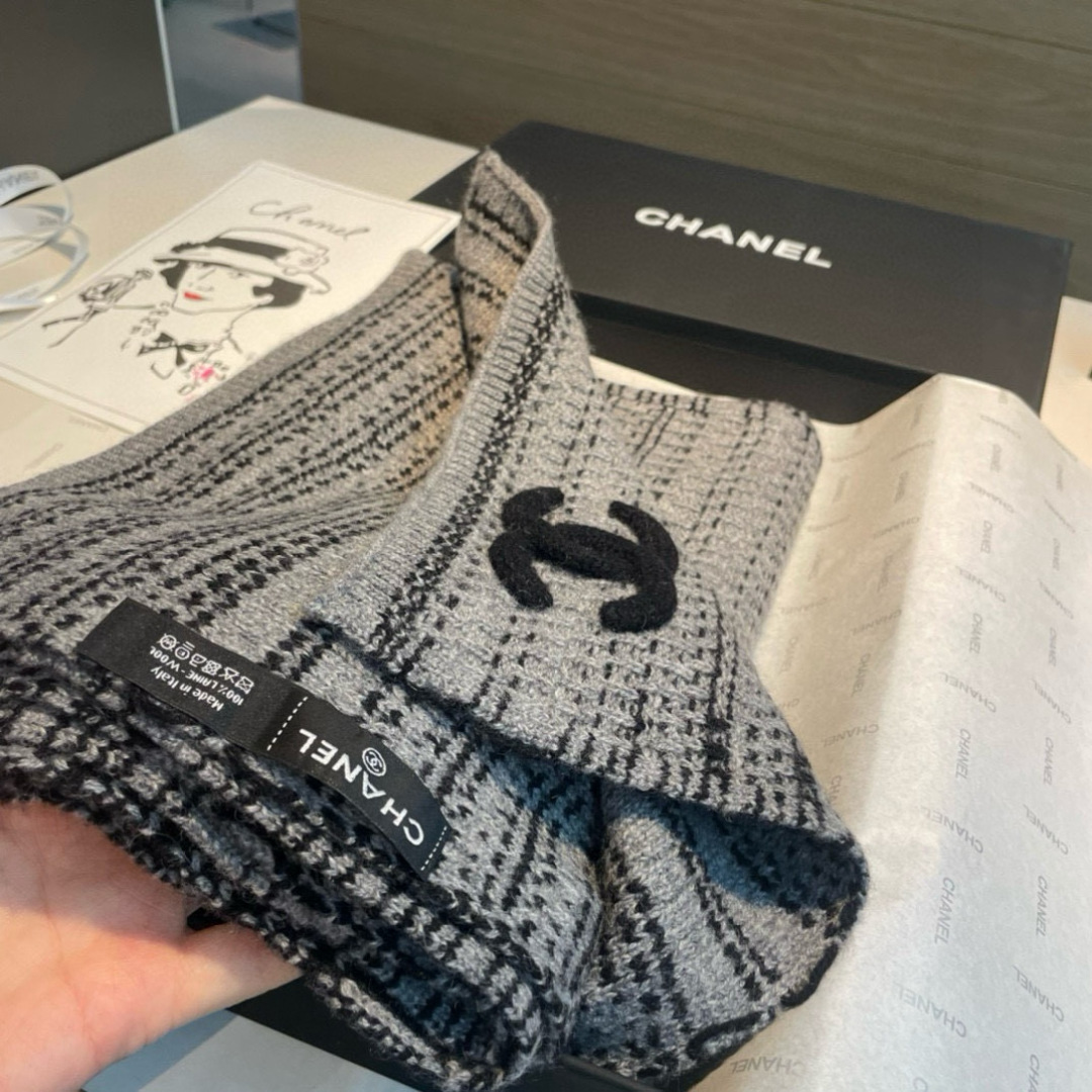 Chanel autumn and winter scarf