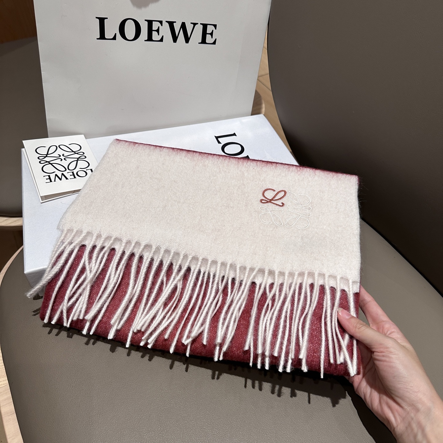 Loewe British and European style couples scarf