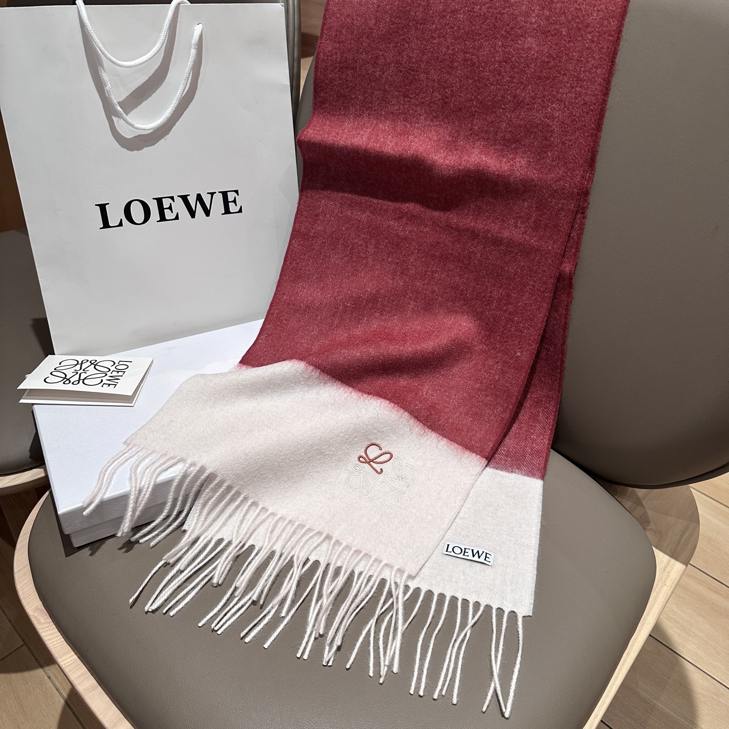 Loewe British and European style couples scarf