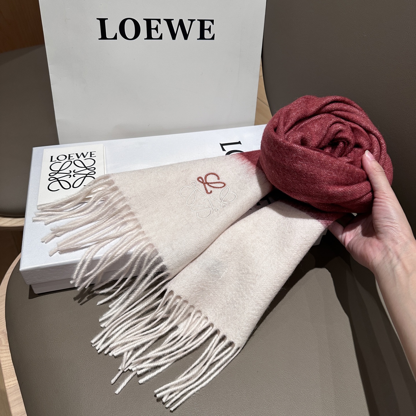 Loewe British and European style couples scarf