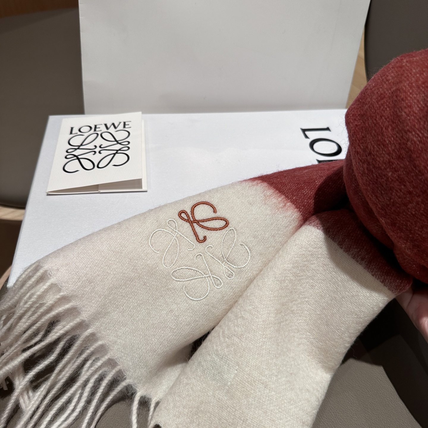 Loewe British and European style couples scarf