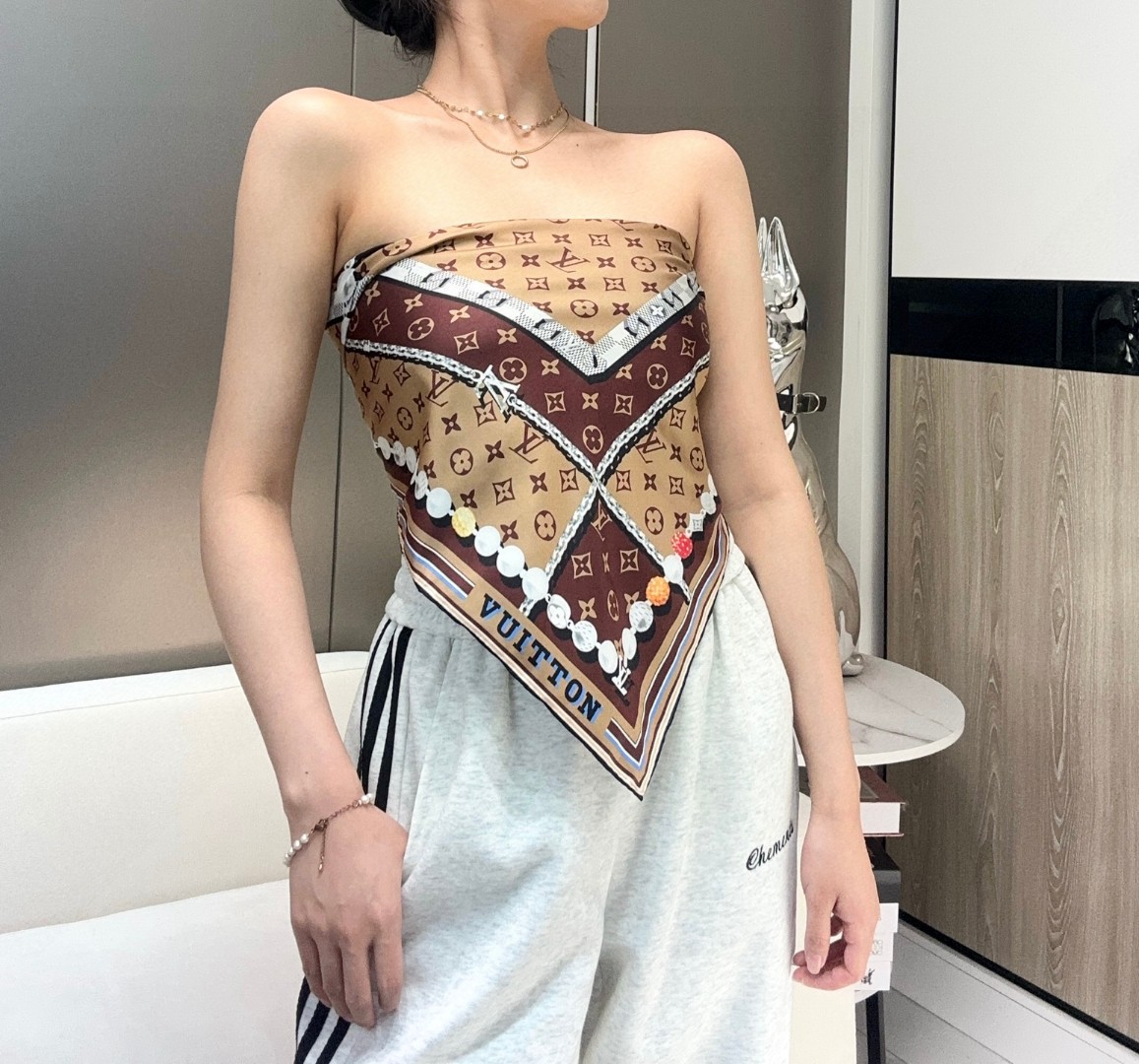 Louis Vuitton scarf