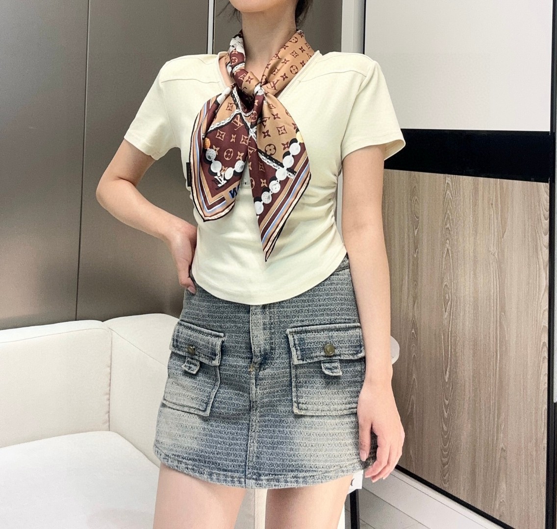 Louis Vuitton scarf