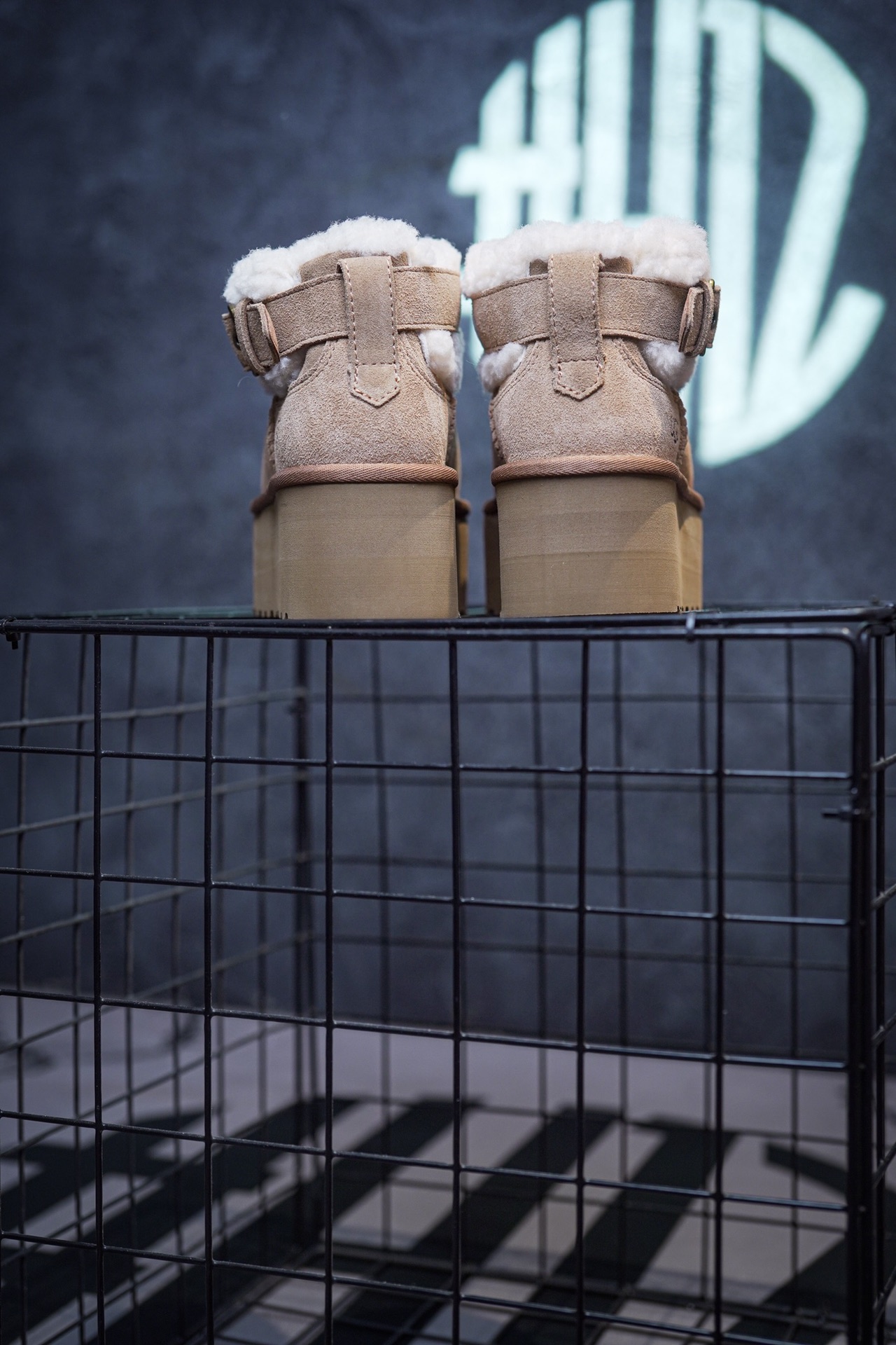 UGG snow boots single buckle mid-calf chestnut