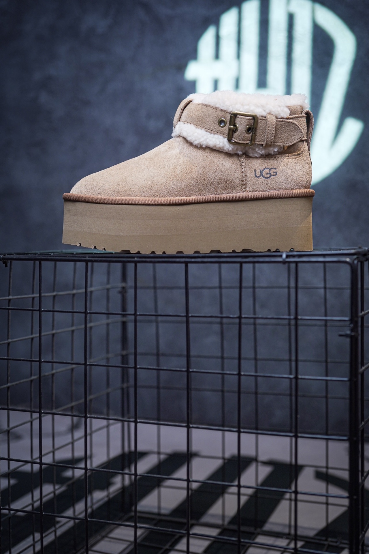 UGG snow boots single buckle mid-calf chestnut