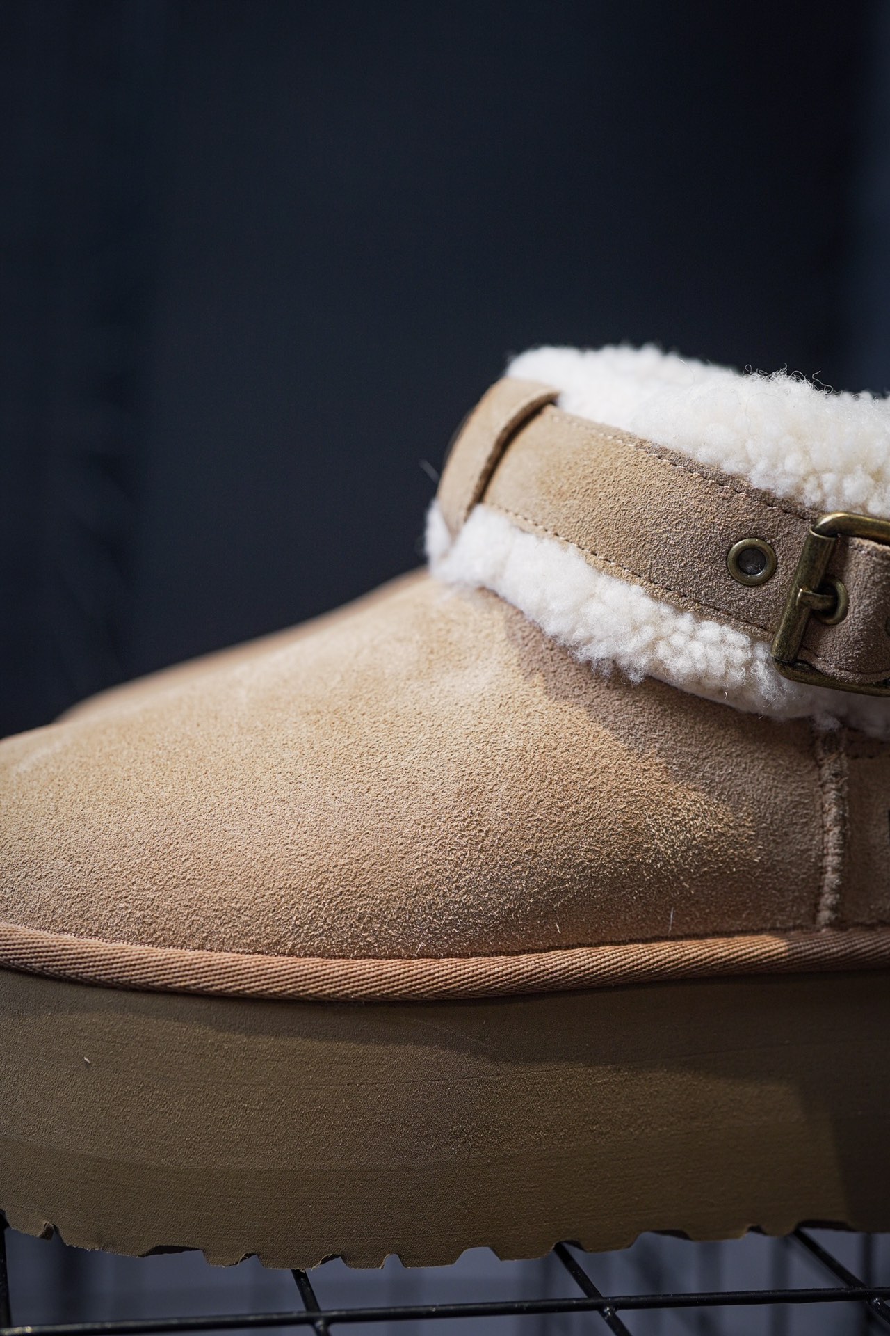 UGG snow boots single buckle mid-calf chestnut