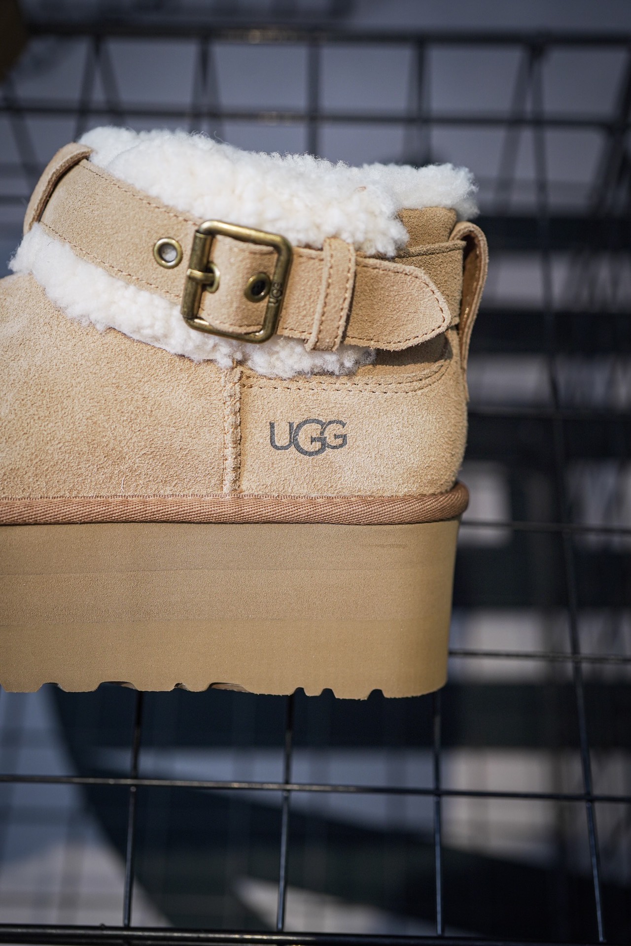 UGG snow boots single buckle mid-calf chestnut