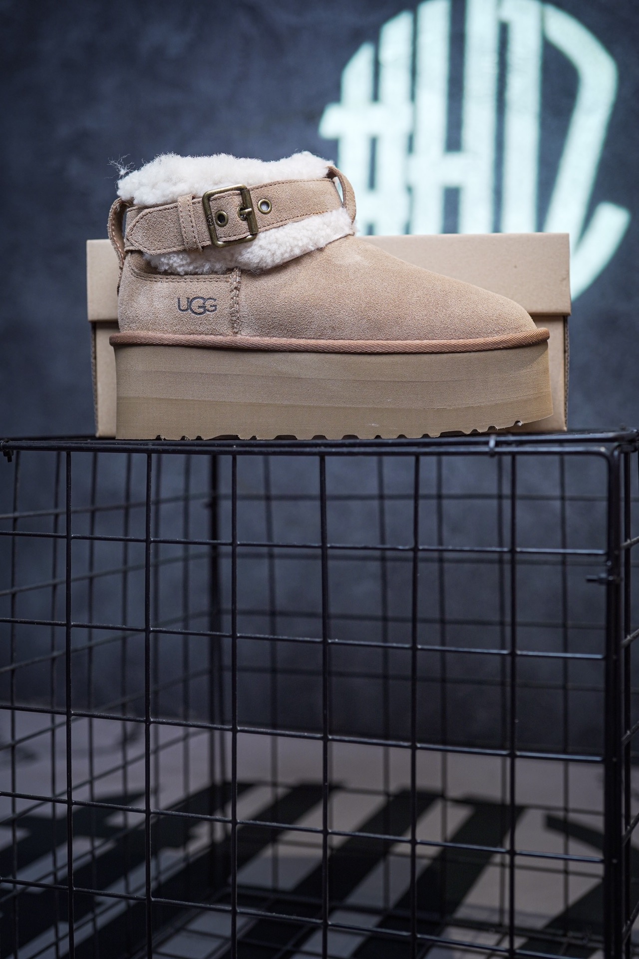 UGG snow boots single buckle mid-calf chestnut