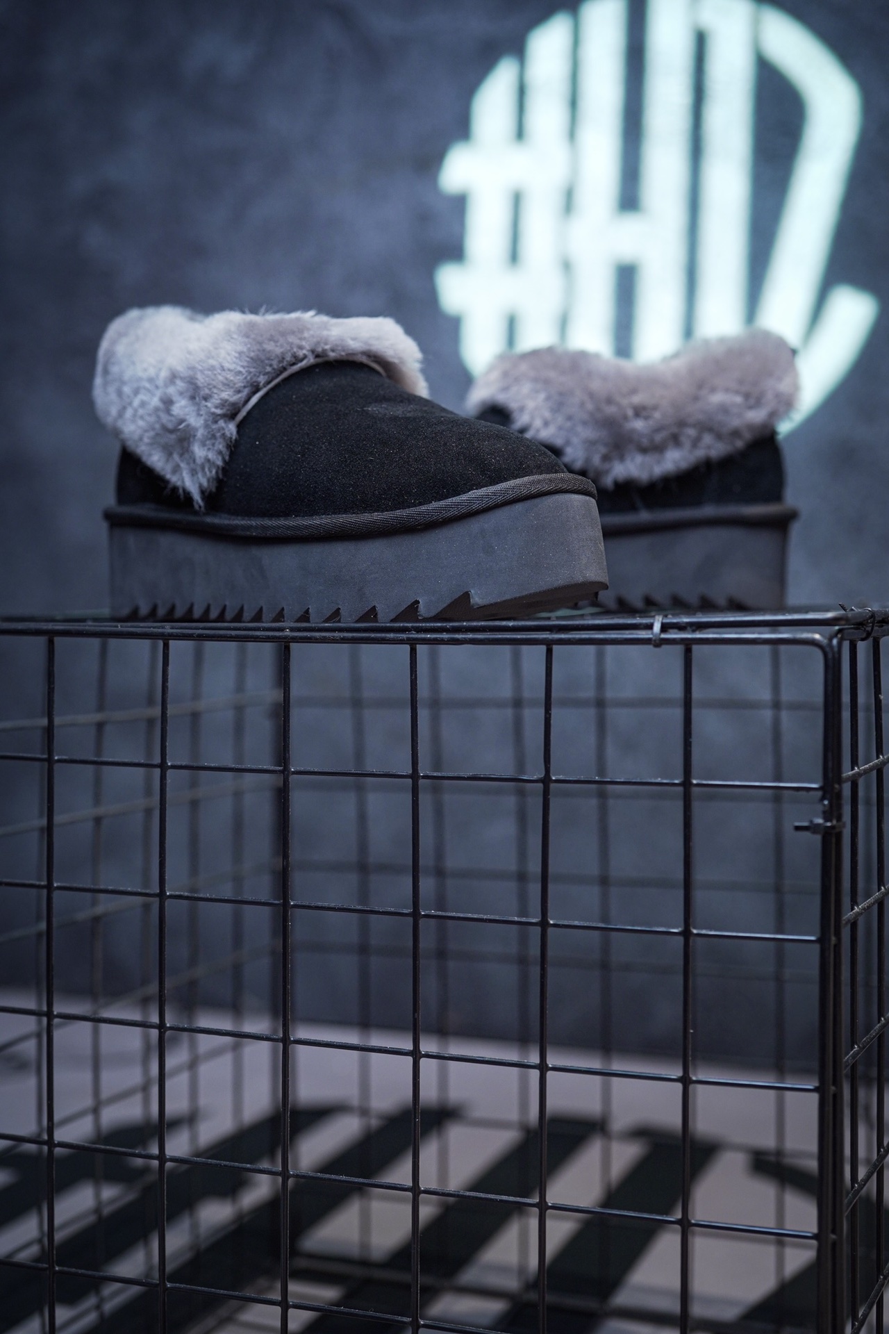 UGG Snow Boots Nita Thick Sole Black/Maroon/Brown