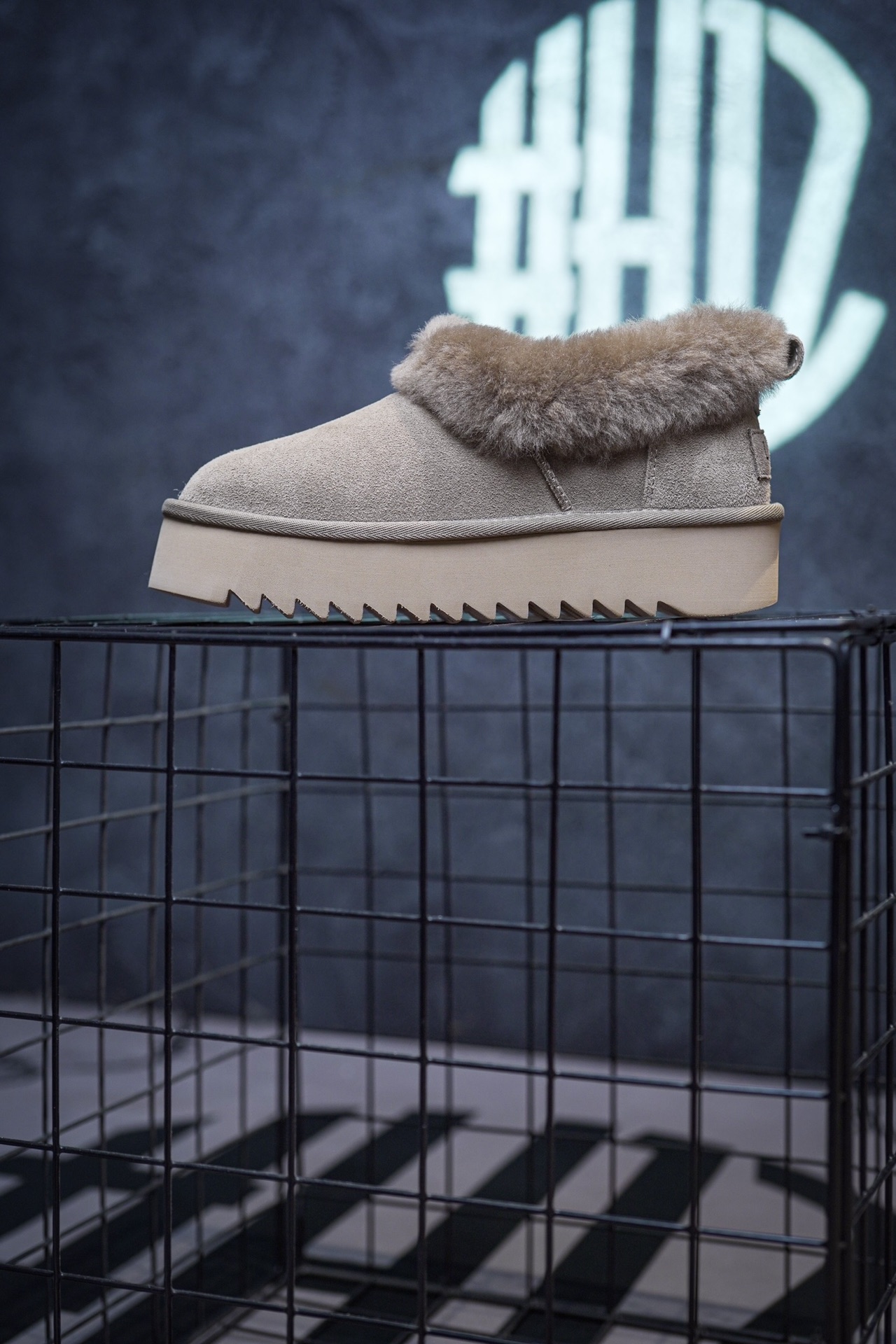UGG Snow Boots Nita Thick Sole Black/Maroon/Brown