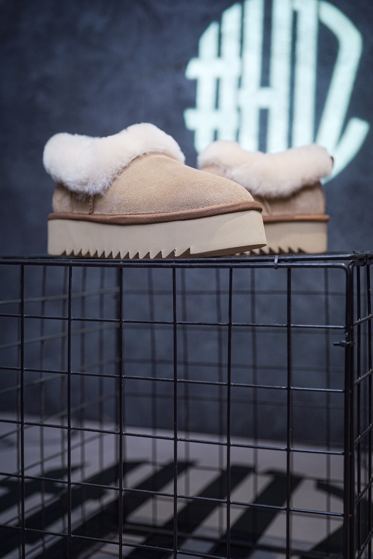 UGG Snow Boots Nita Thick Sole Black/Maroon/Brown