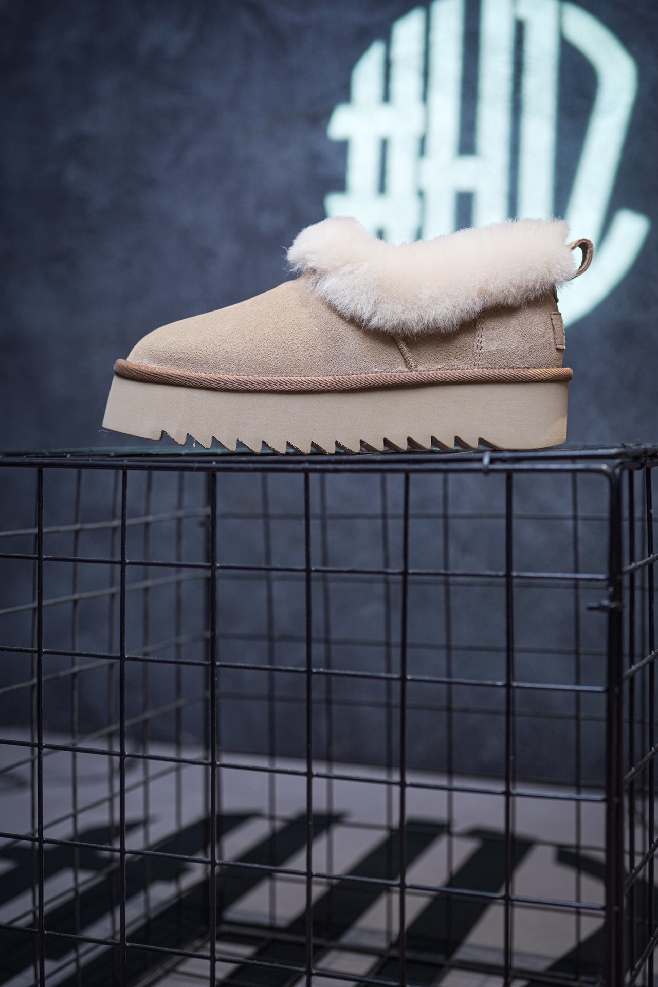 UGG Snow Boots Nita Thick Sole Black/Maroon/Brown