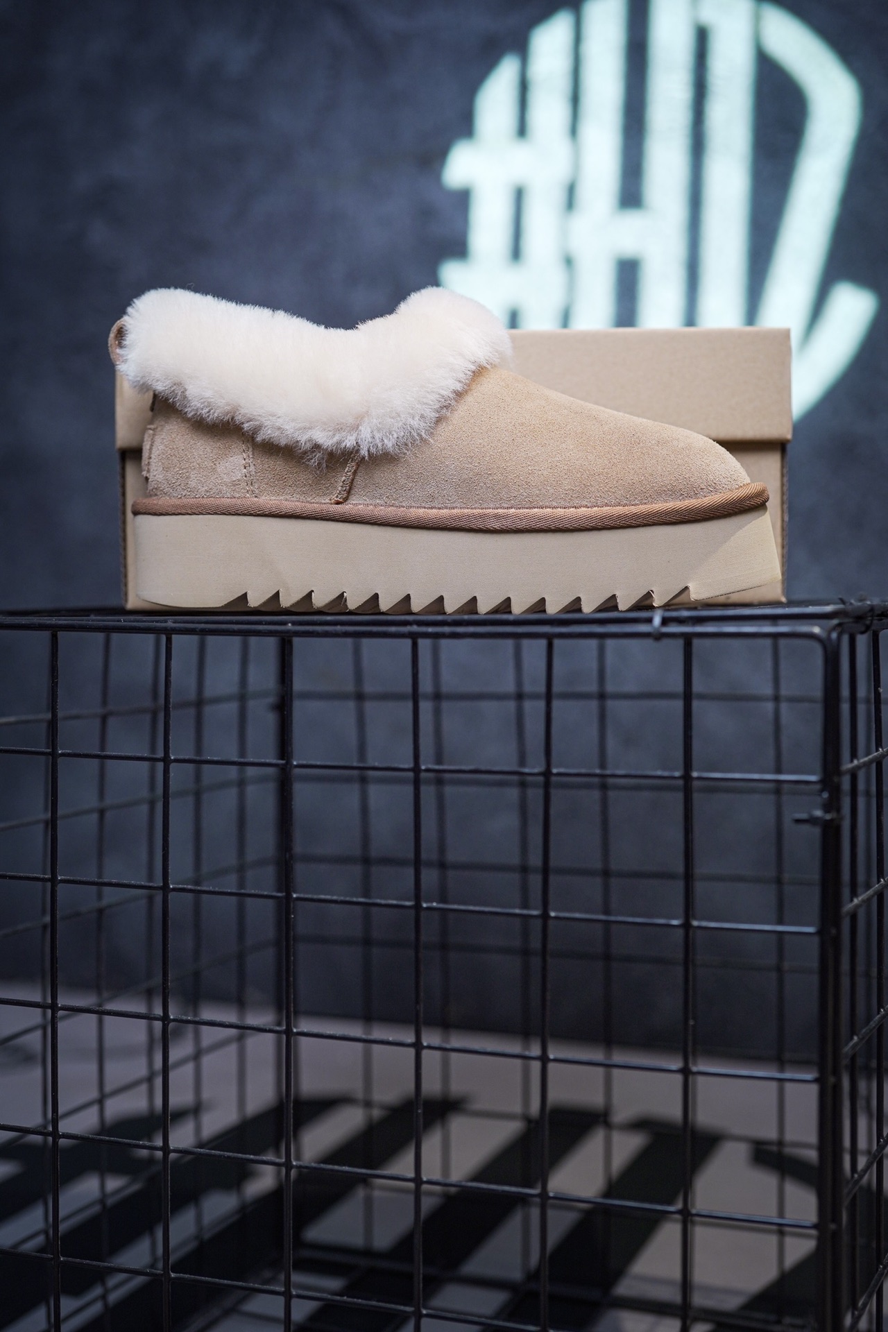 UGG Snow Boots Nita Thick Sole Black/Maroon/Brown
