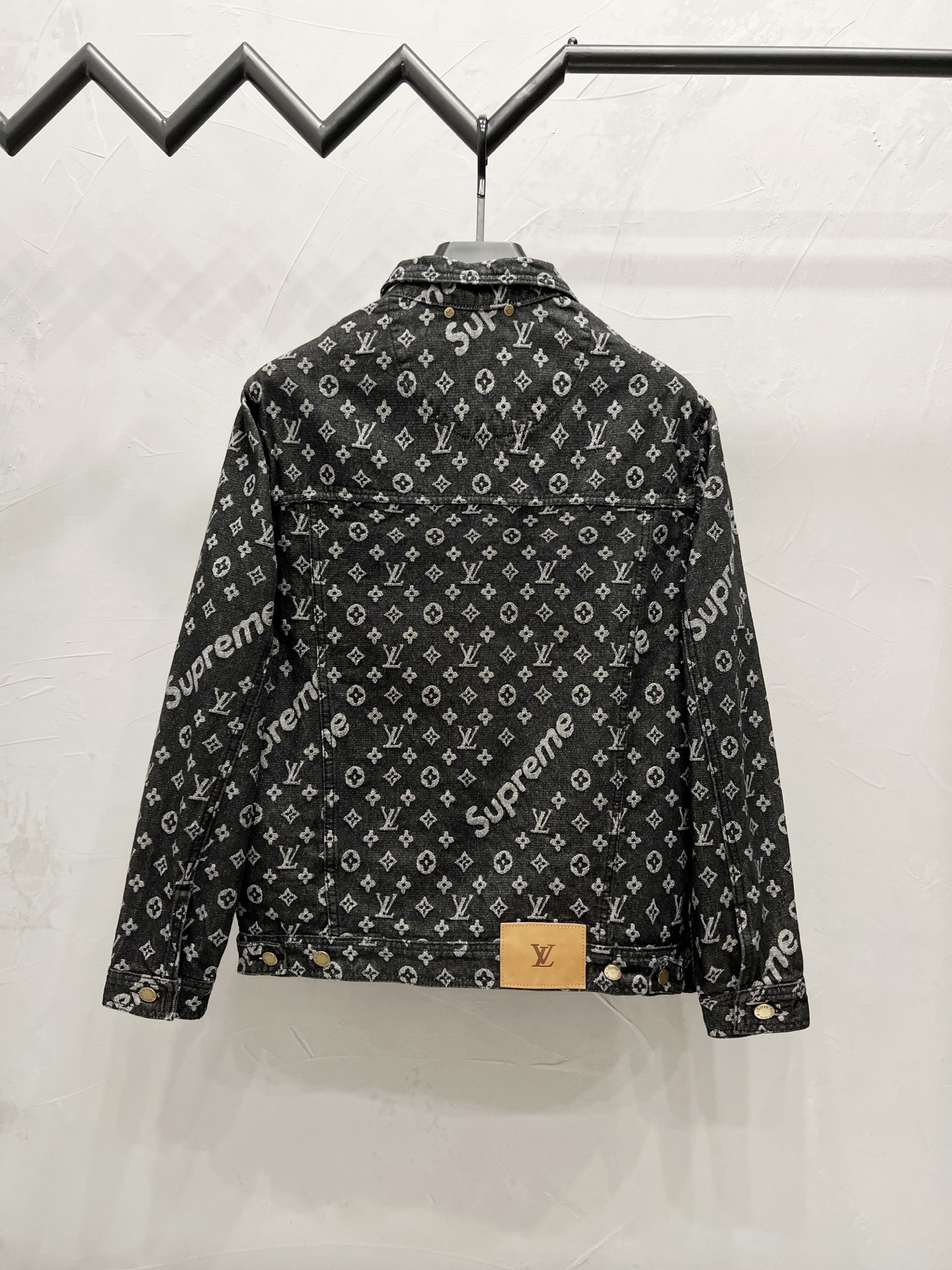 Louis Vuttion✘  Supreme