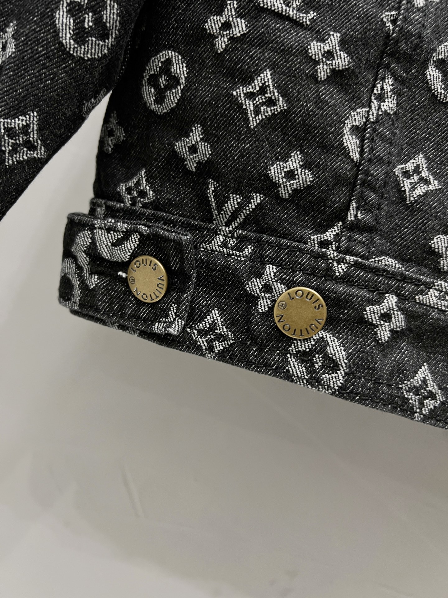 Louis Vuttion✘  Supreme