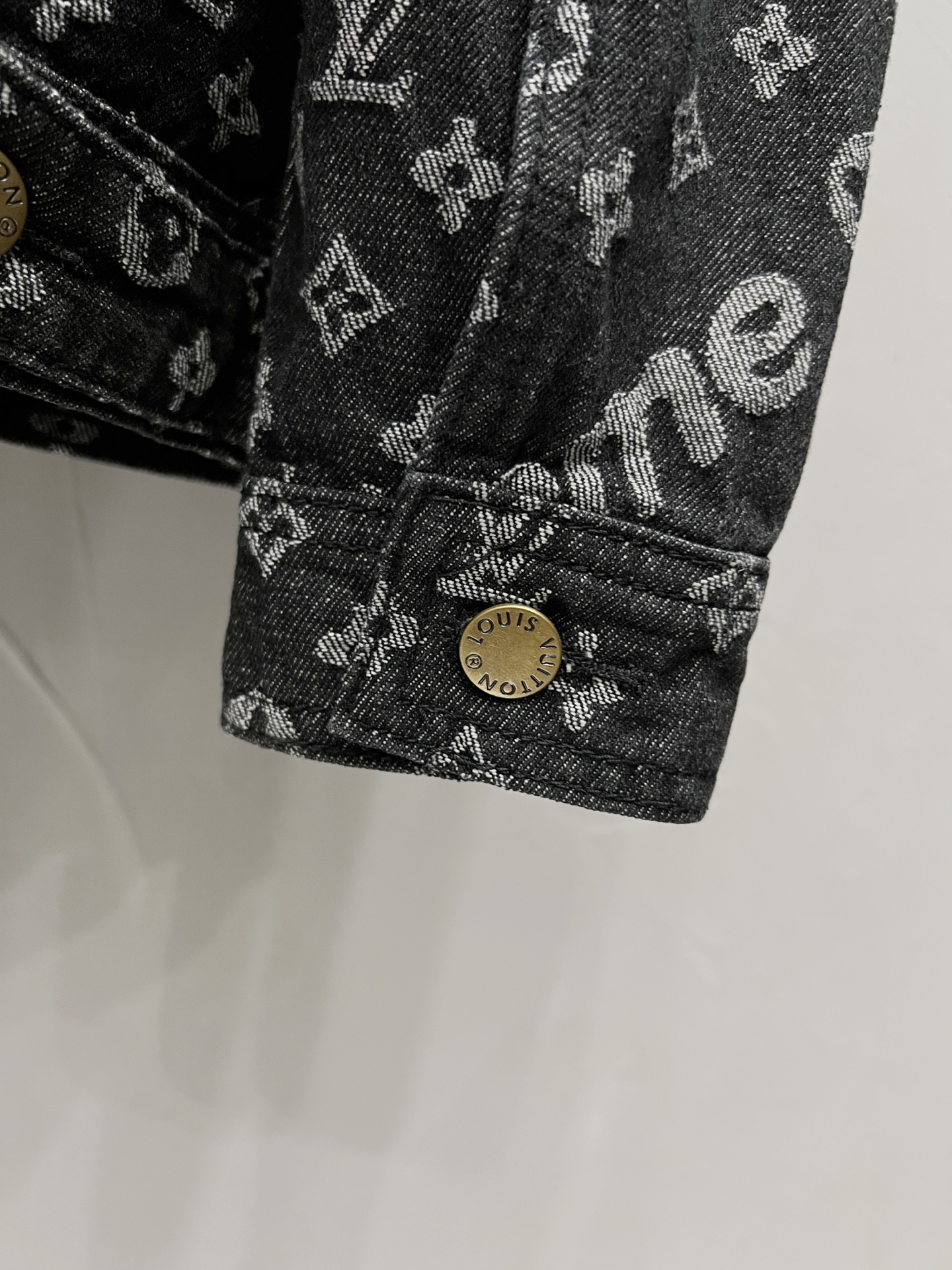 Louis Vuttion✘  Supreme