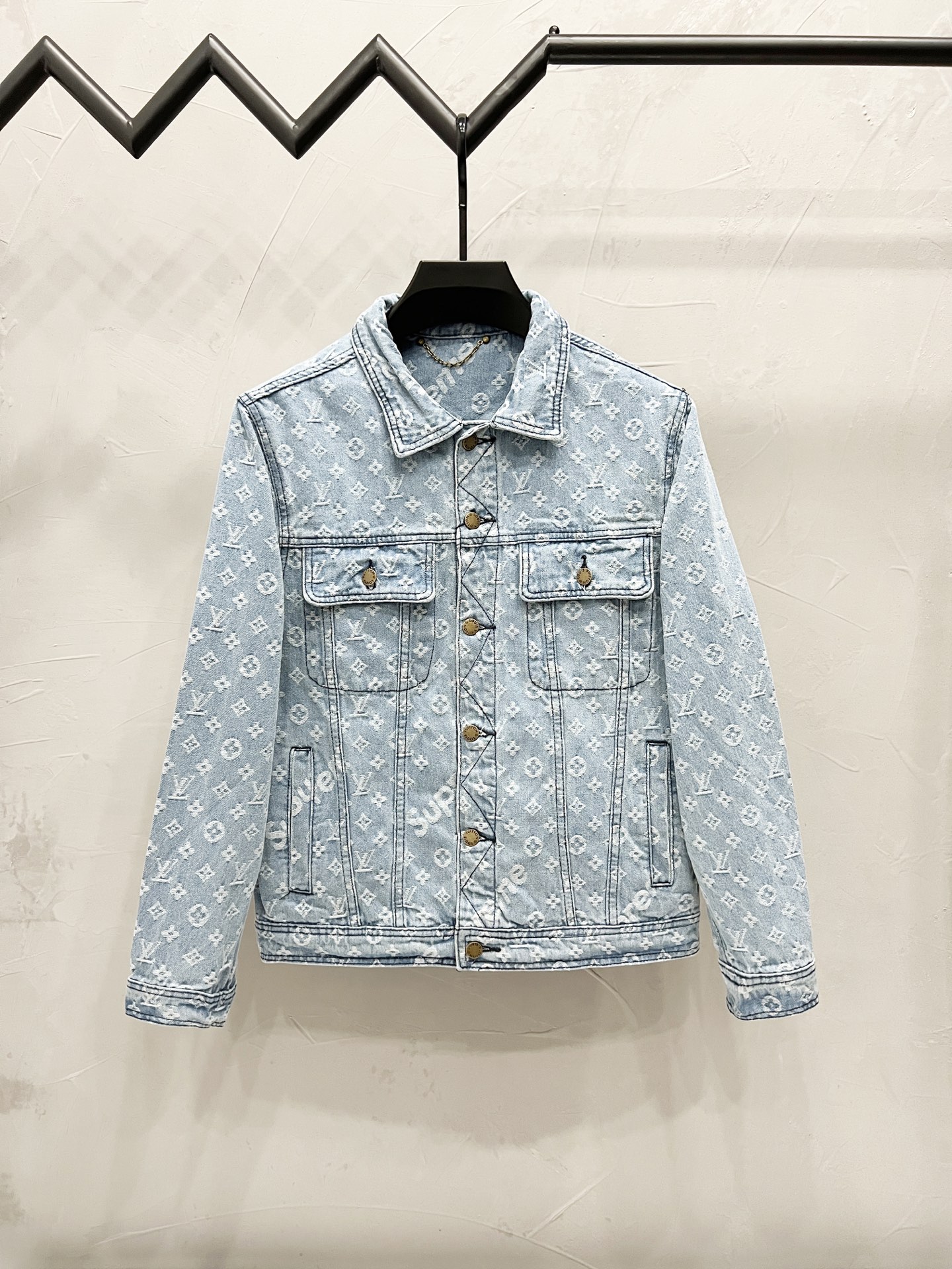 Louis Vuttion✘  Supreme