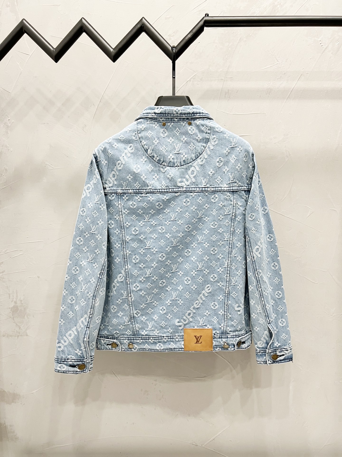 Louis Vuttion✘  Supreme