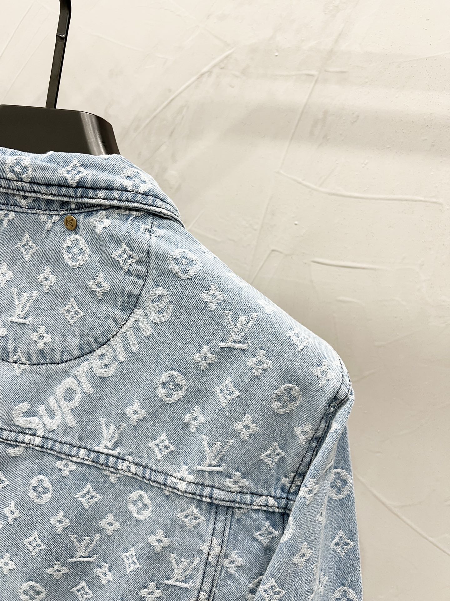 Louis Vuttion✘  Supreme