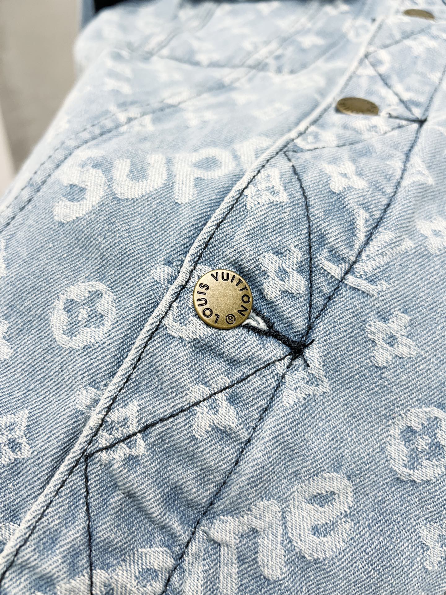 Louis Vuttion✘  Supreme
