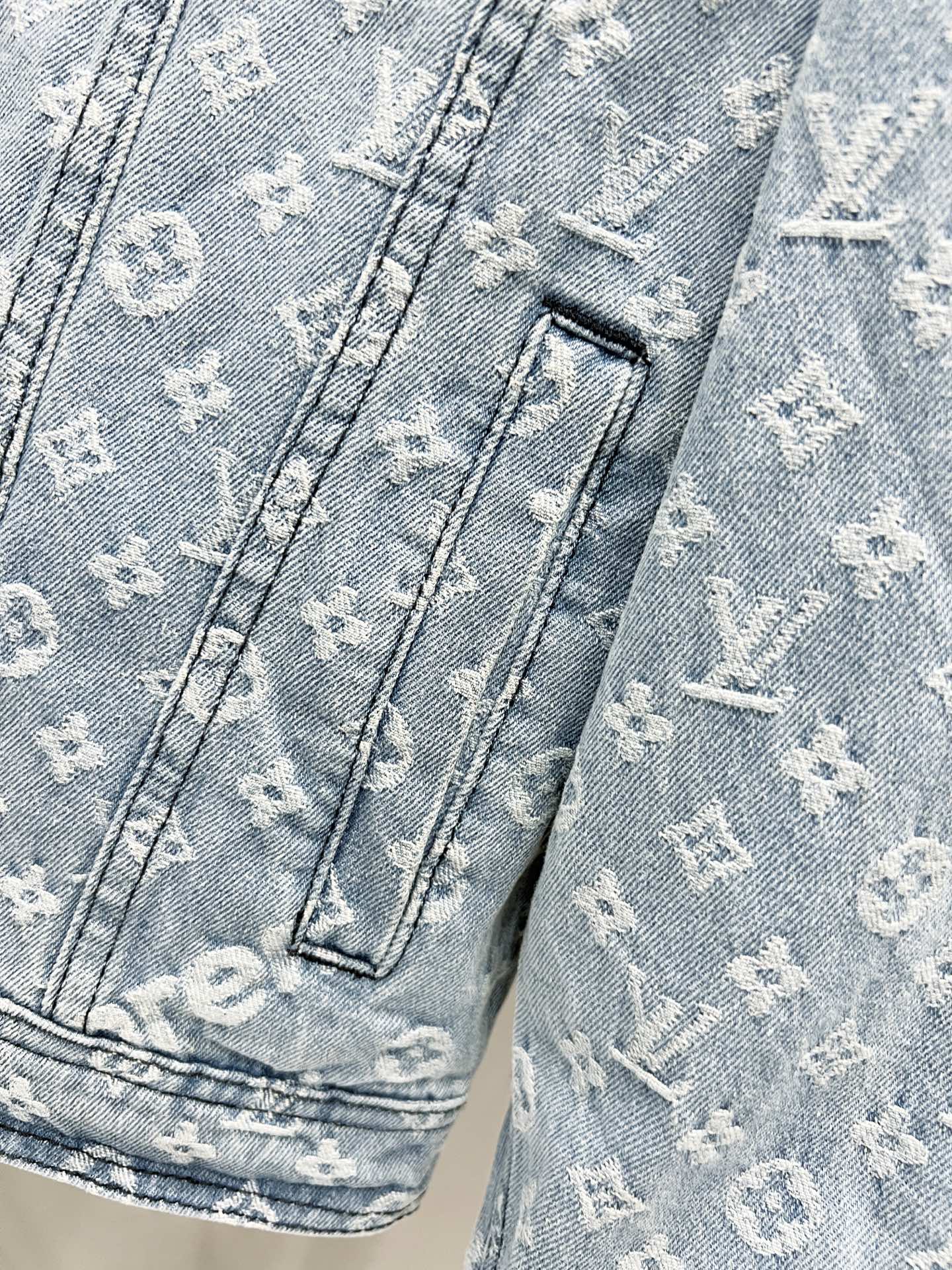 Louis Vuttion✘  Supreme