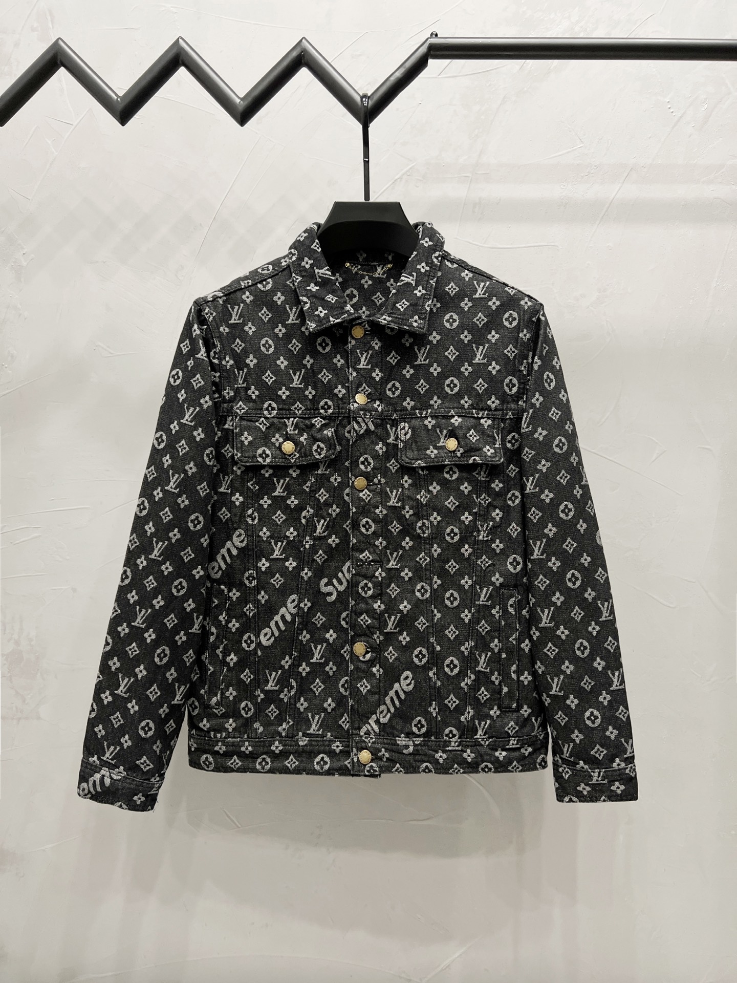 Louis Vuttion✘  Supreme