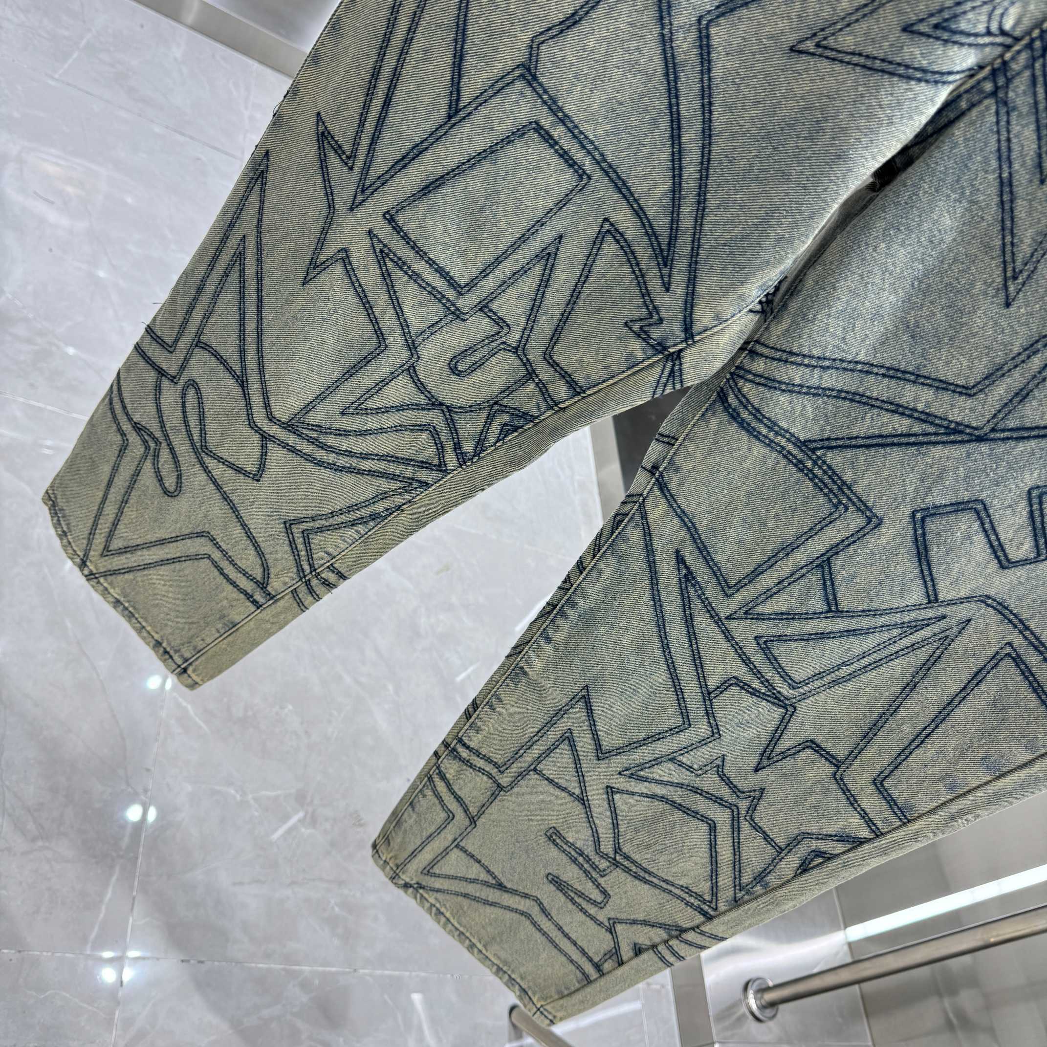 Supreme Star-stitched Relaxed Straight Jeans (Unisex)