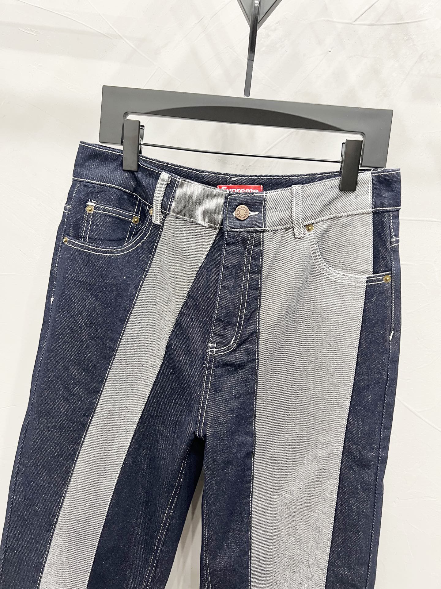 Supreme striped loose-fitting jeans