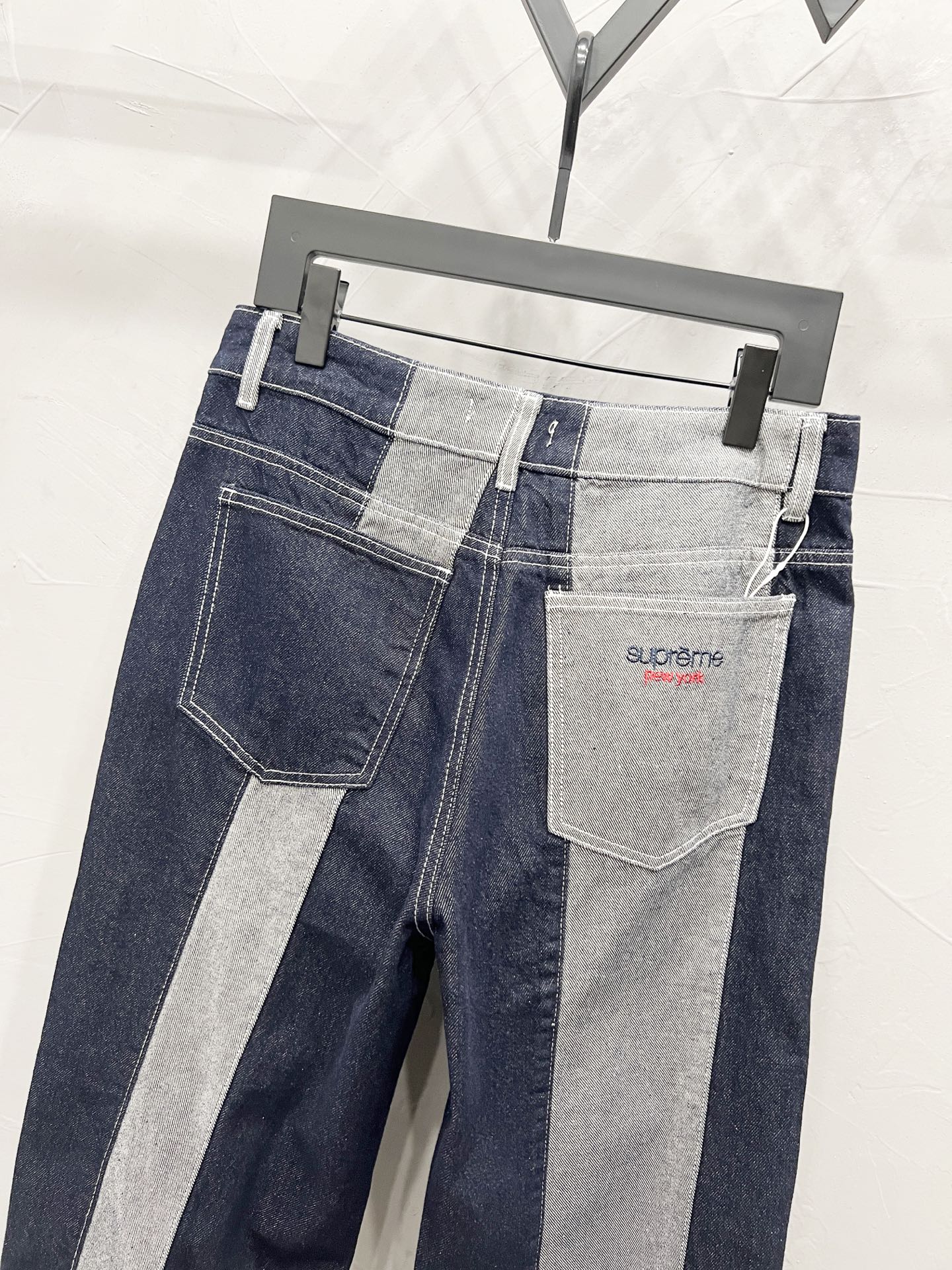 Supreme striped loose-fitting jeans