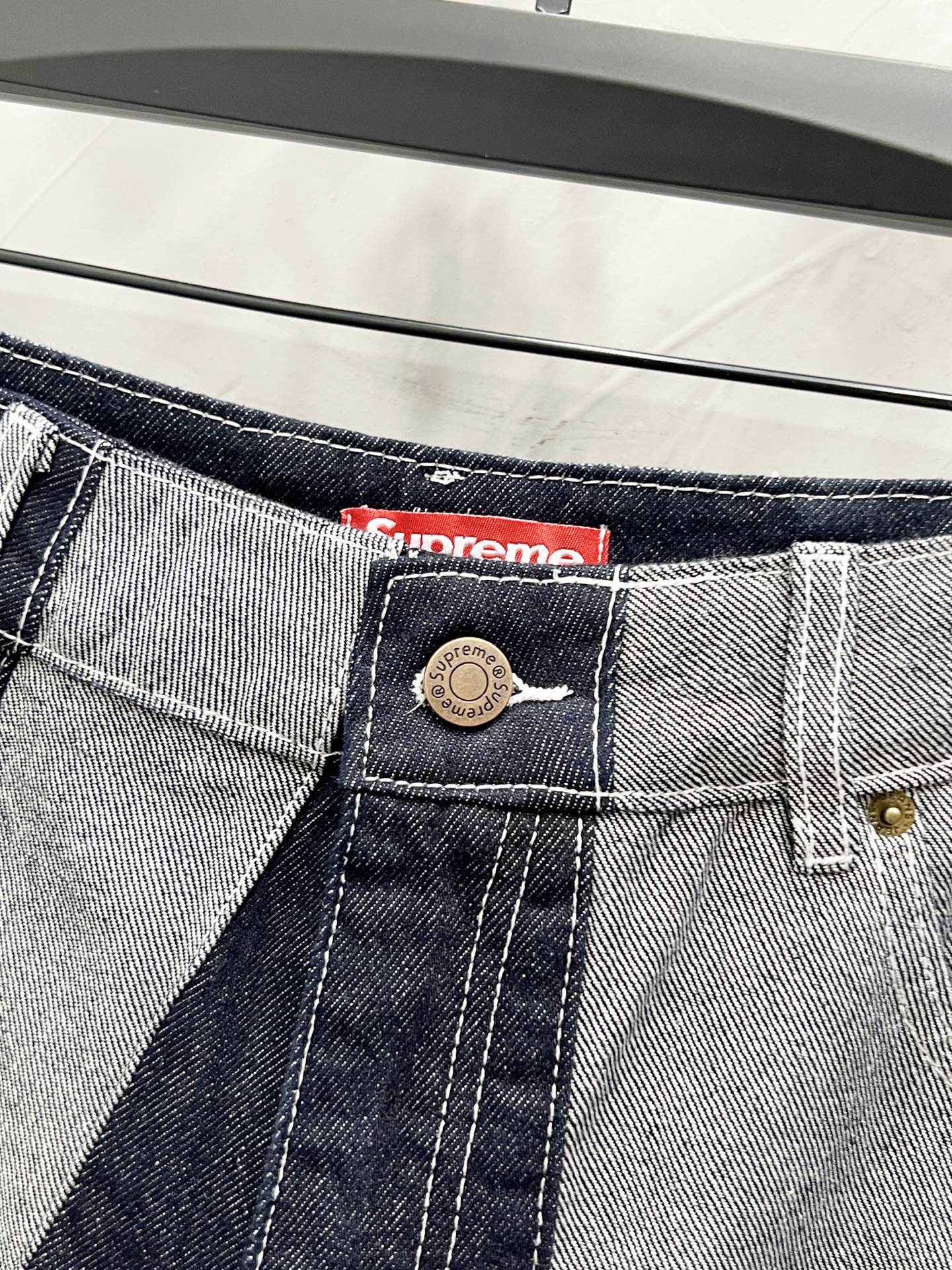 Supreme striped loose-fitting jeans