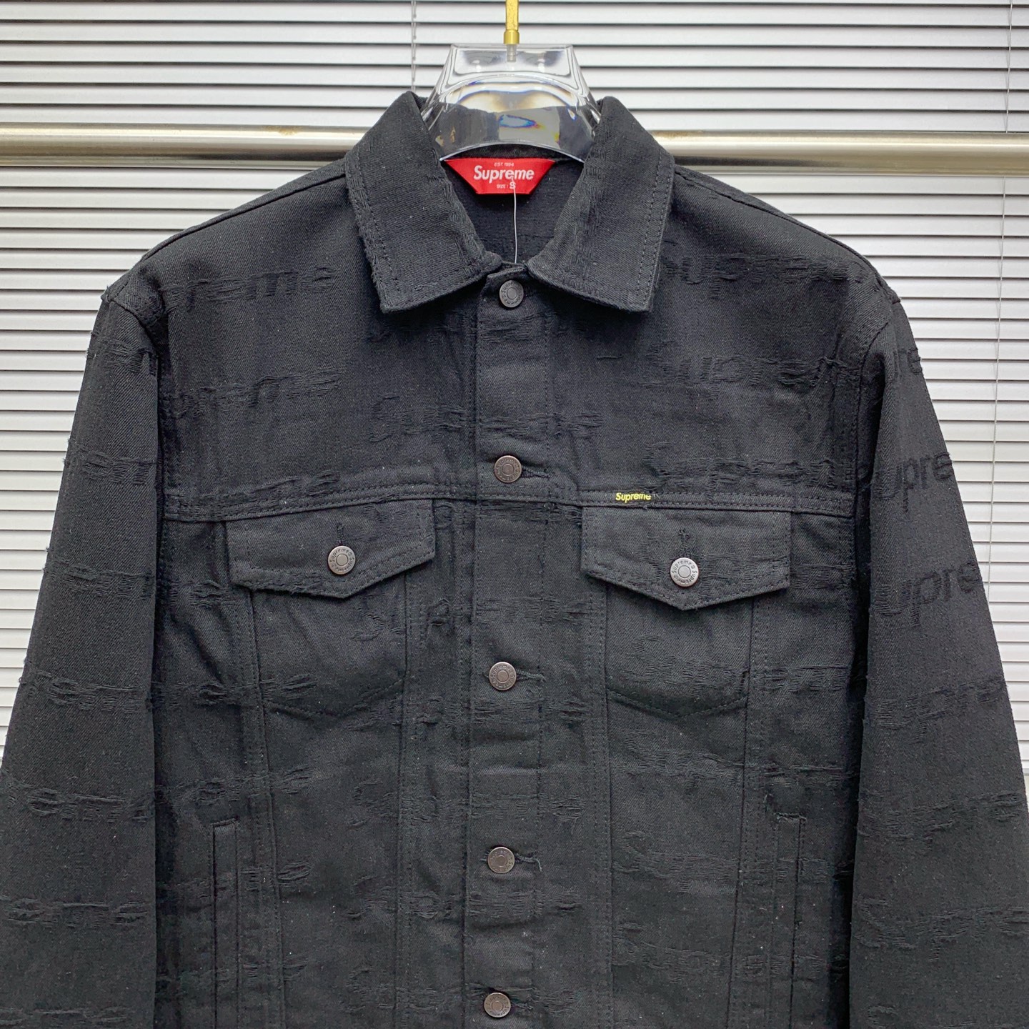 Supreme frayed denim red/grey