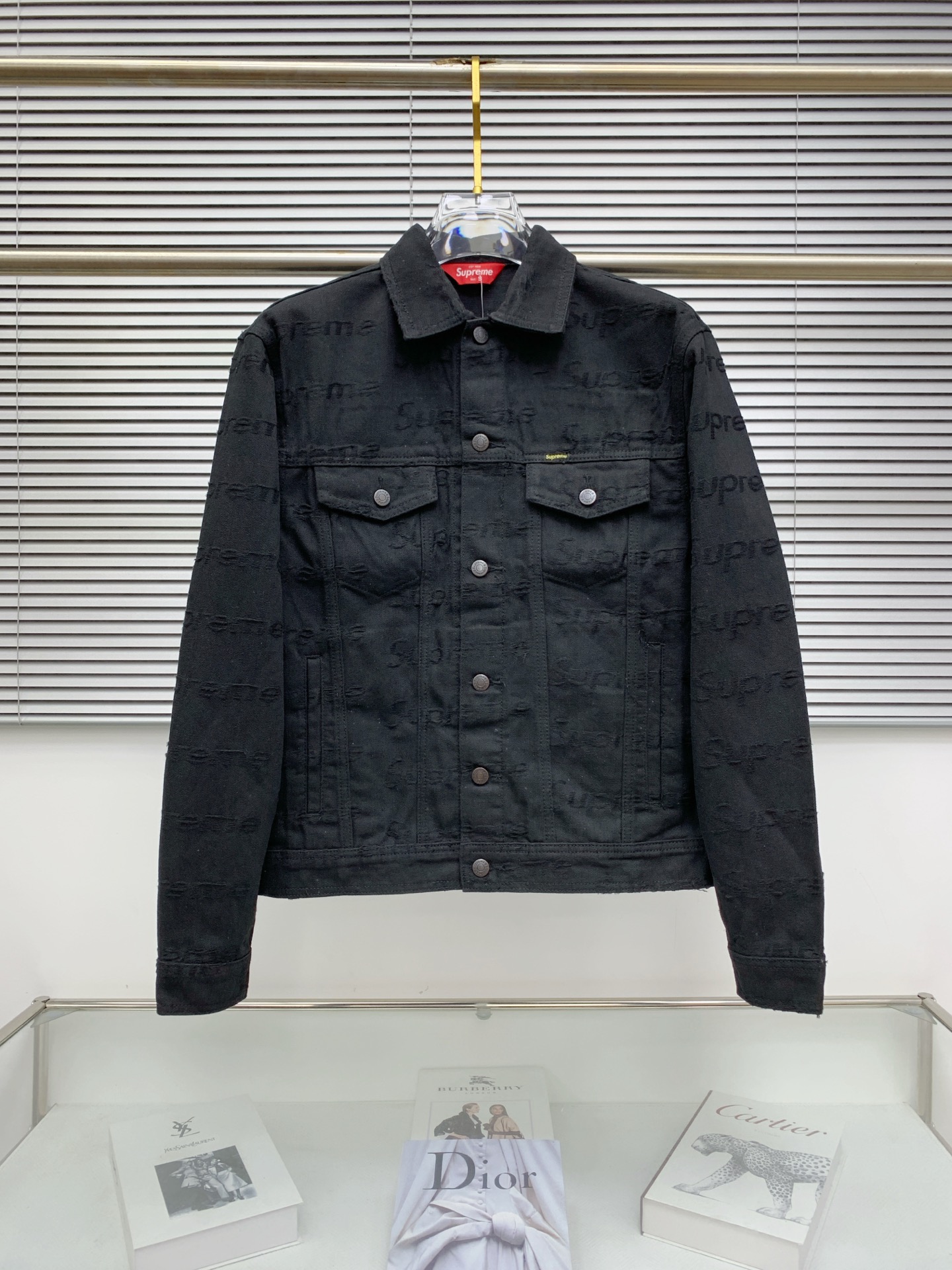 Supreme frayed denim red/grey