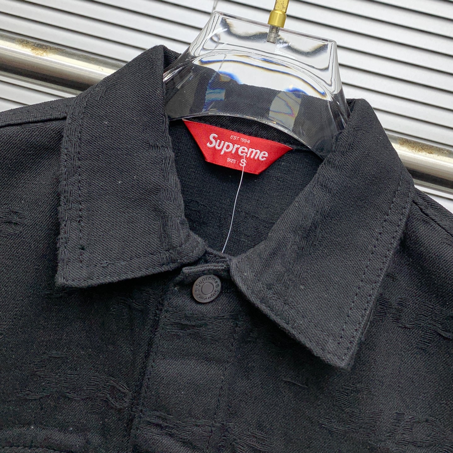 Supreme frayed denim red/grey