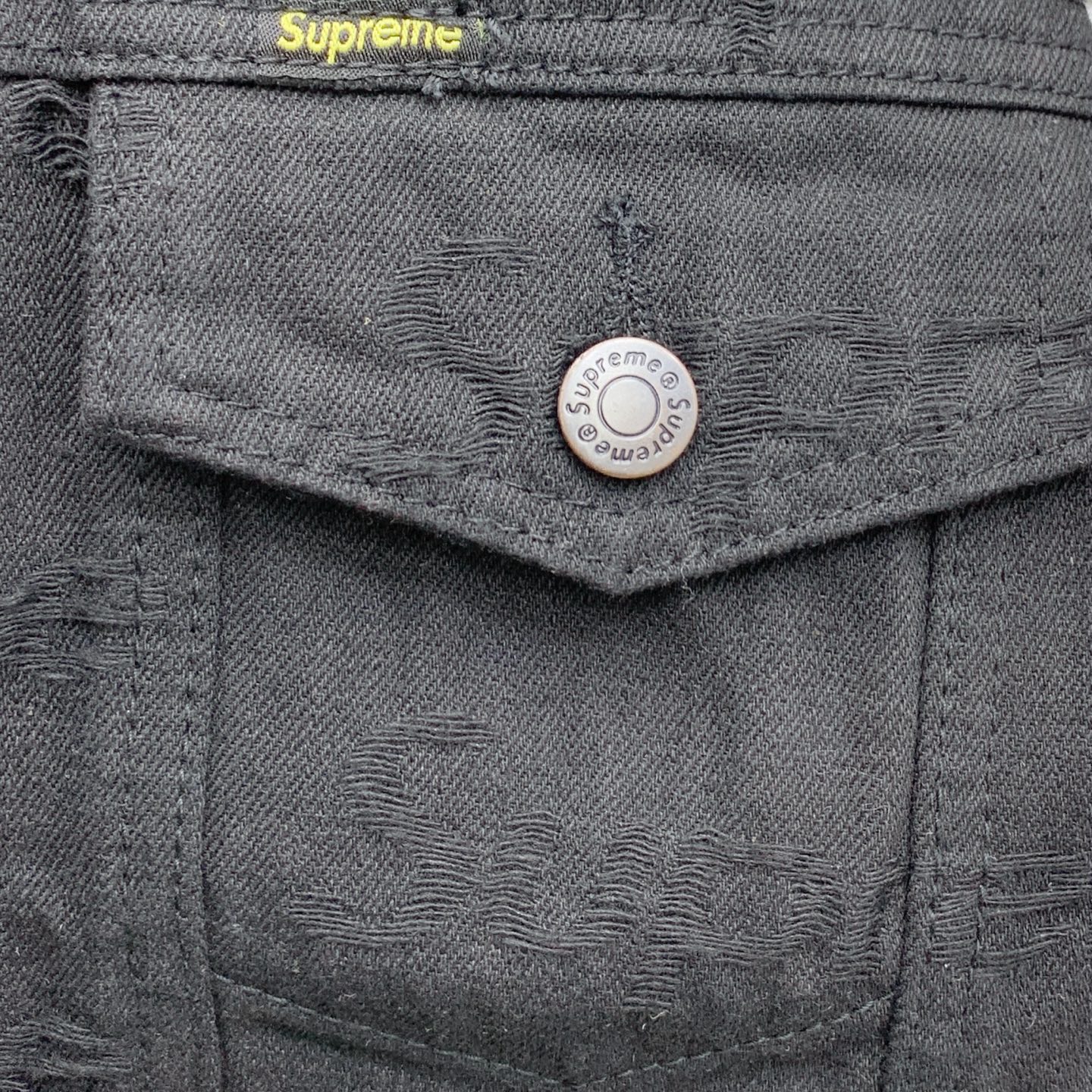 Supreme frayed denim red/grey