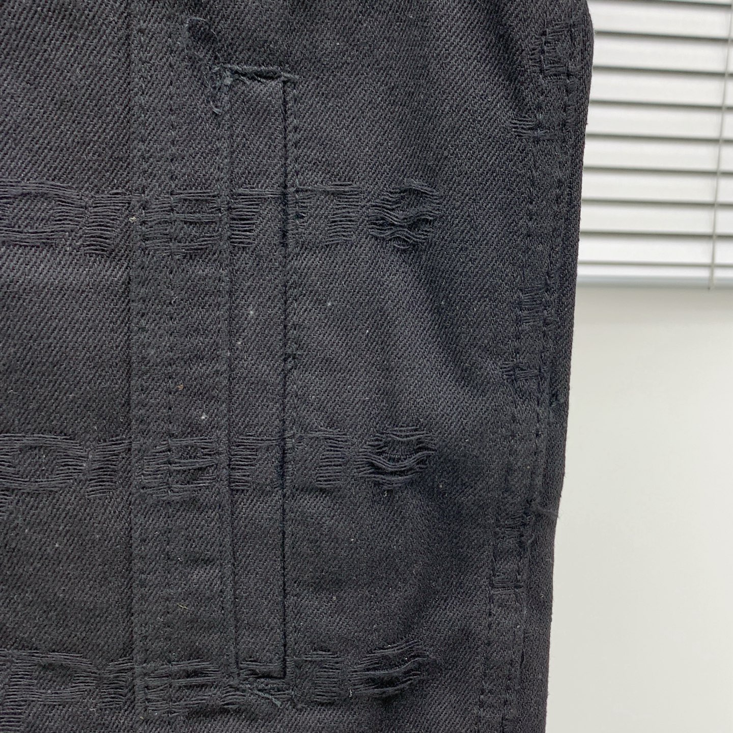 Supreme frayed denim red/grey